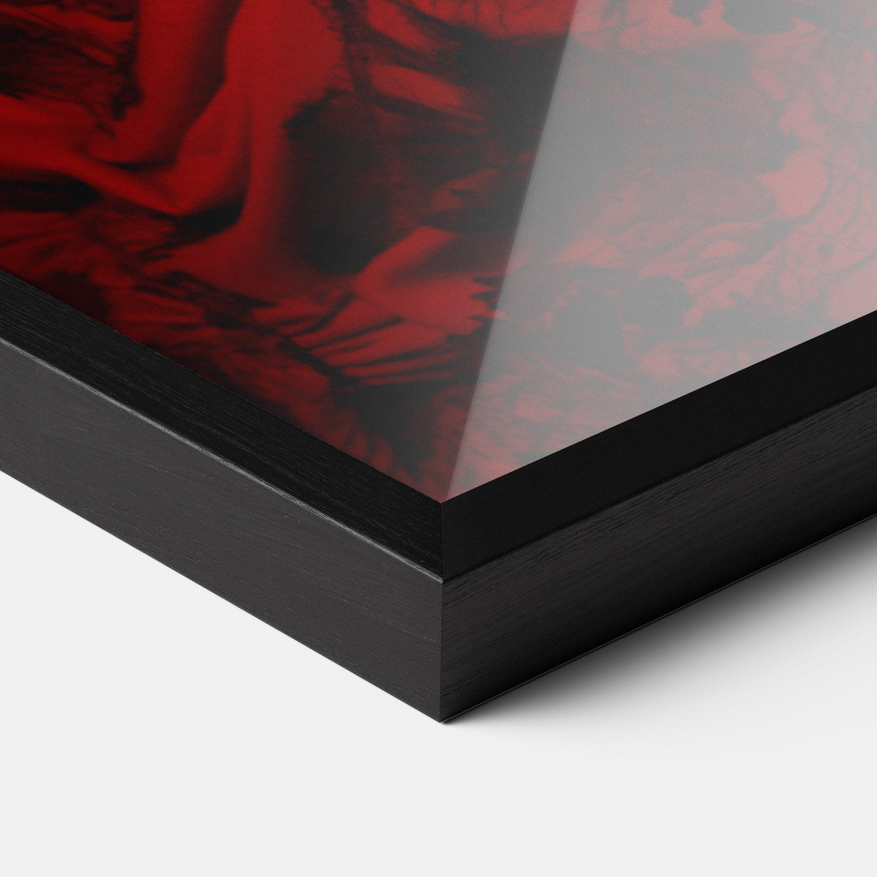 Poster Înrămat Posing With Roses mockup 3