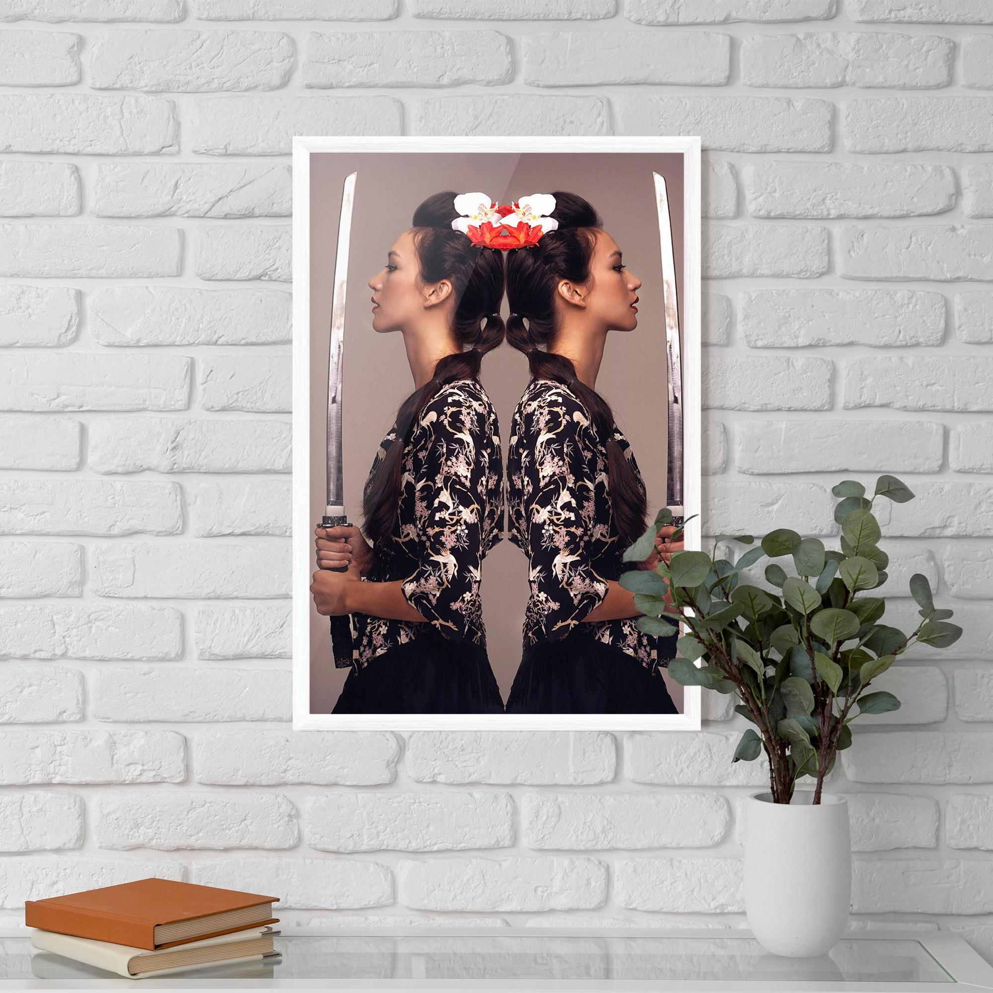 Poster Înrămat Warrior Mirrored Woman mockup 5