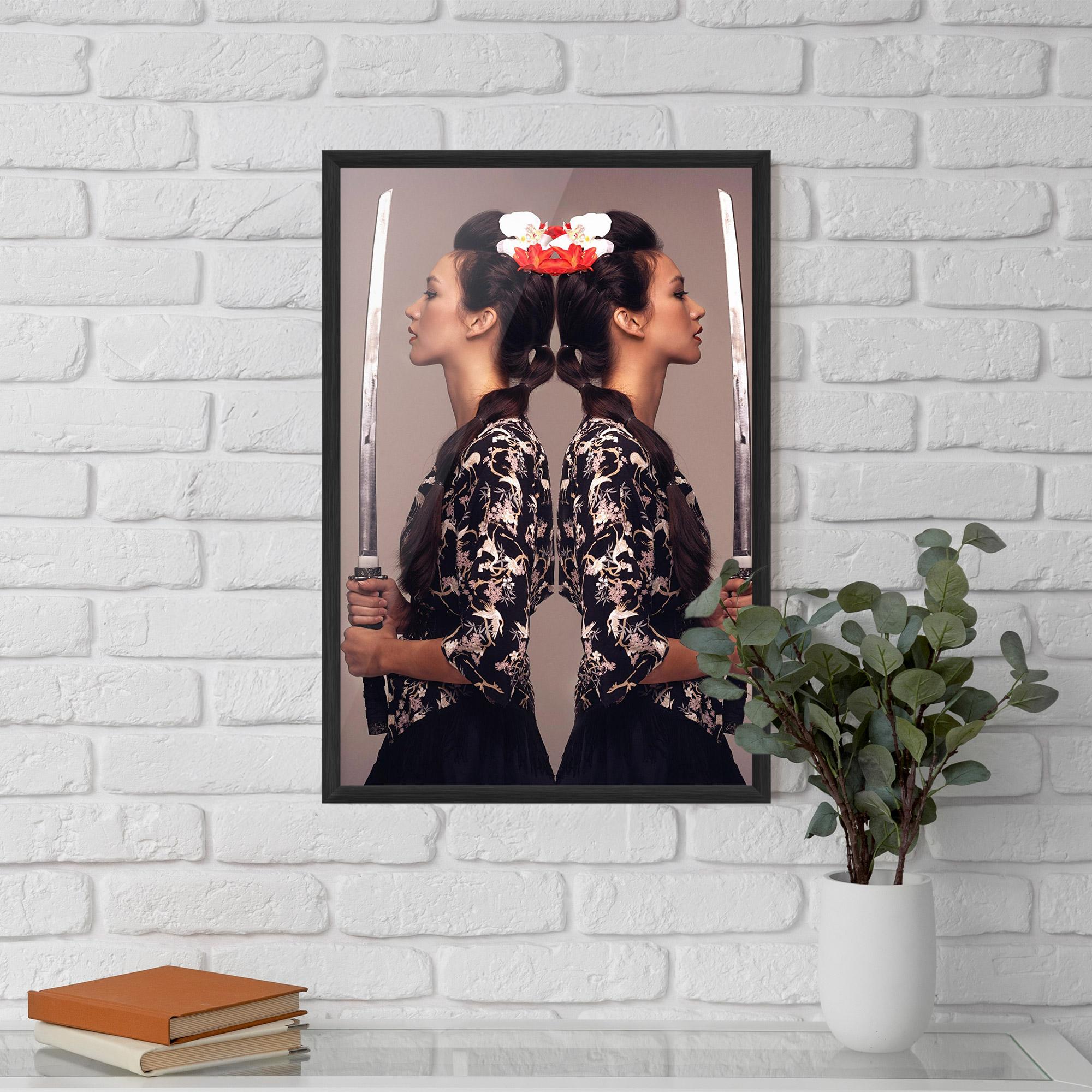 Poster Înrămat Warrior Mirrored Woman mockup 5