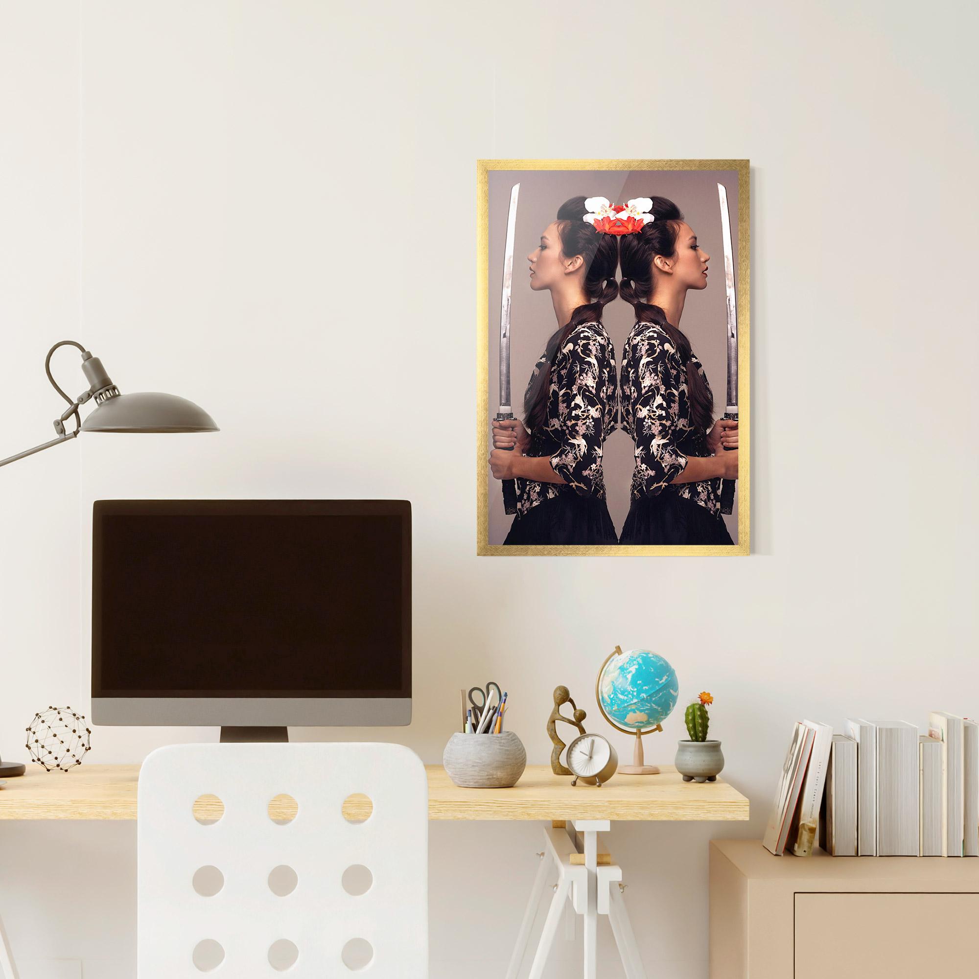 Poster Înrămat Warrior Mirrored Woman mockup 6