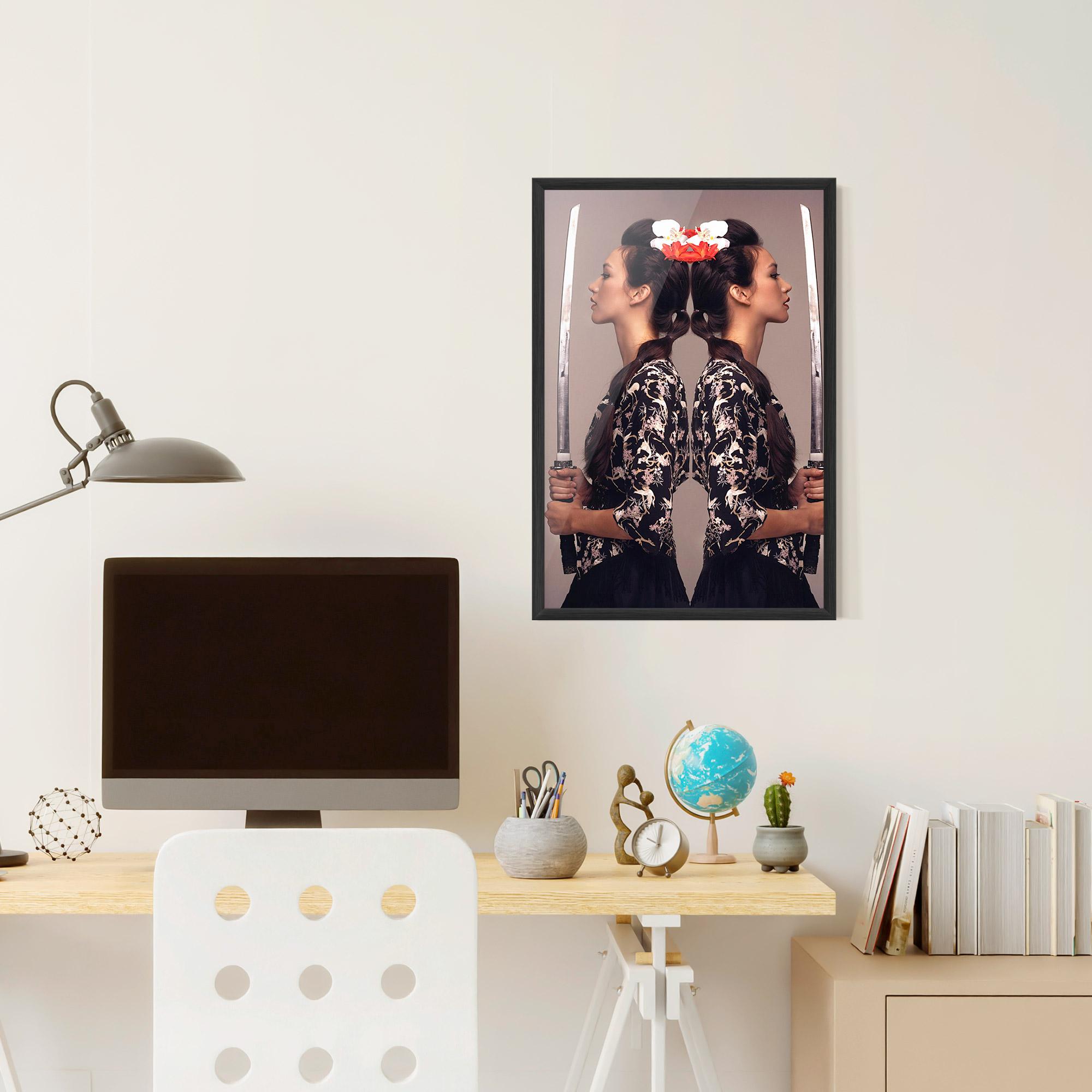 Poster Înrămat Warrior Mirrored Woman mockup 6