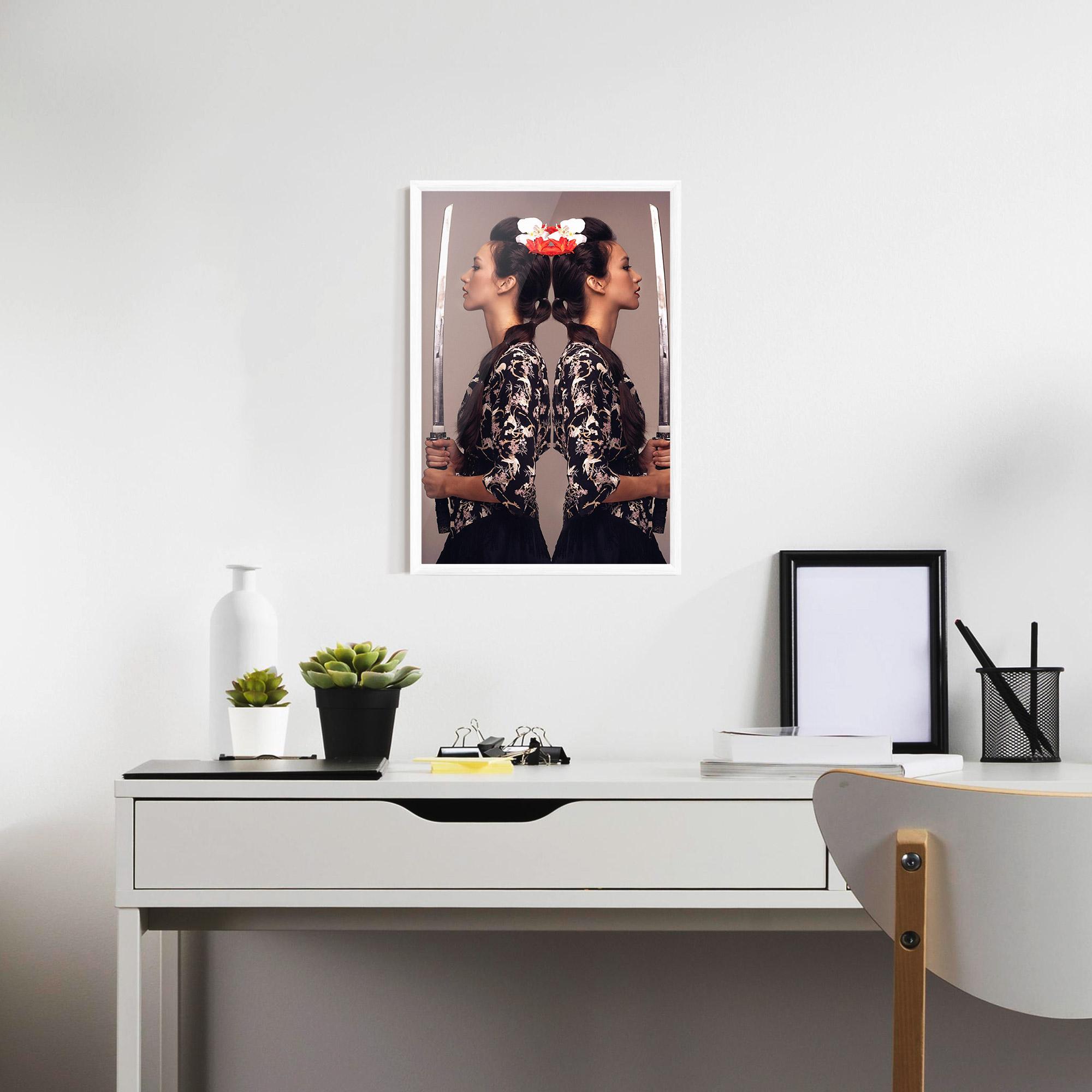 Poster Înrămat Warrior Mirrored Woman mockup 7