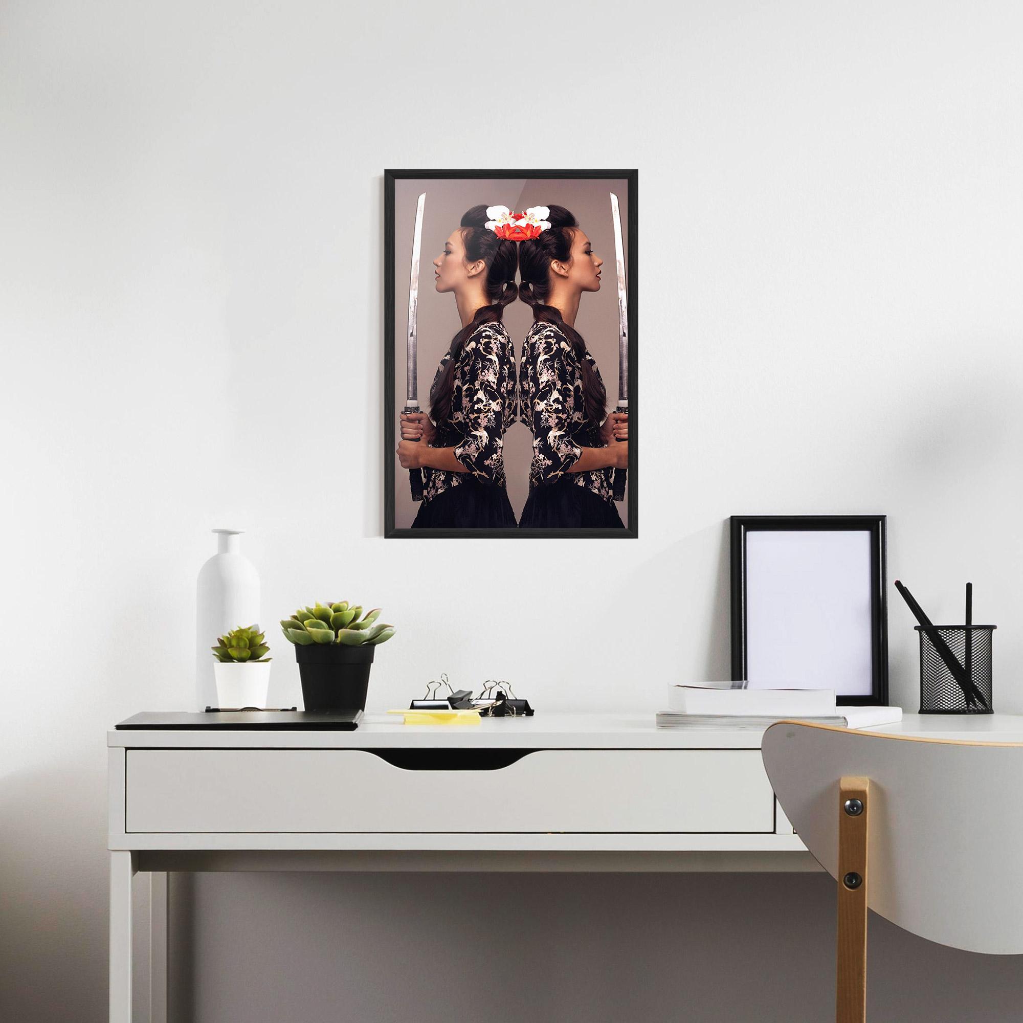 Poster Înrămat Warrior Mirrored Woman mockup 7