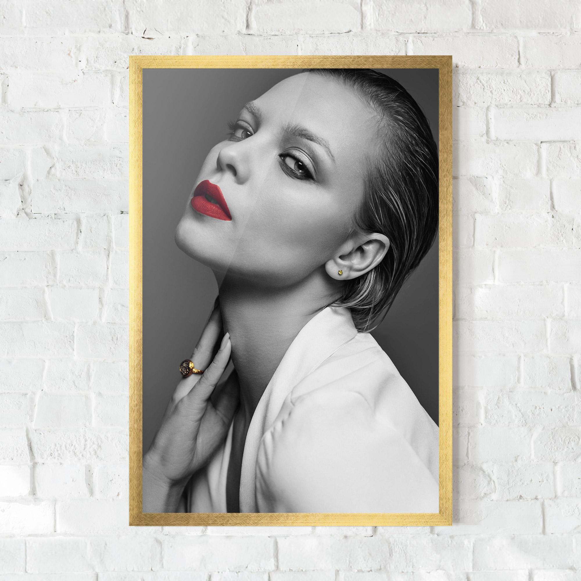 Poster Înrămat Red Lips White Jacket mockup 0