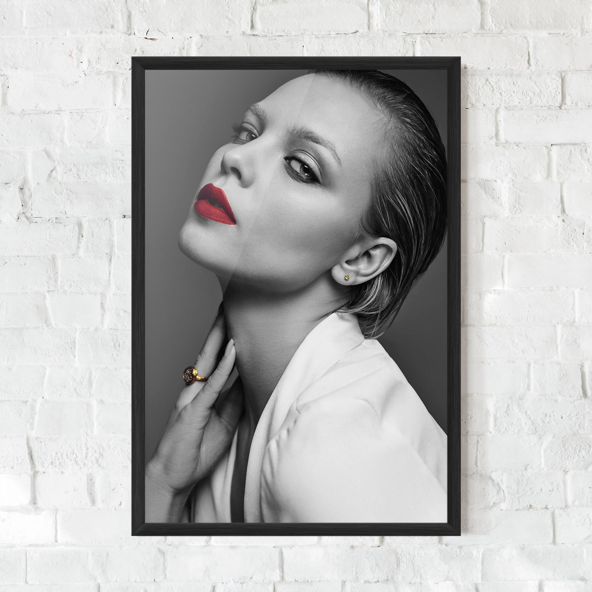 Poster Înrămat Red Lips White Jacket mockup 0