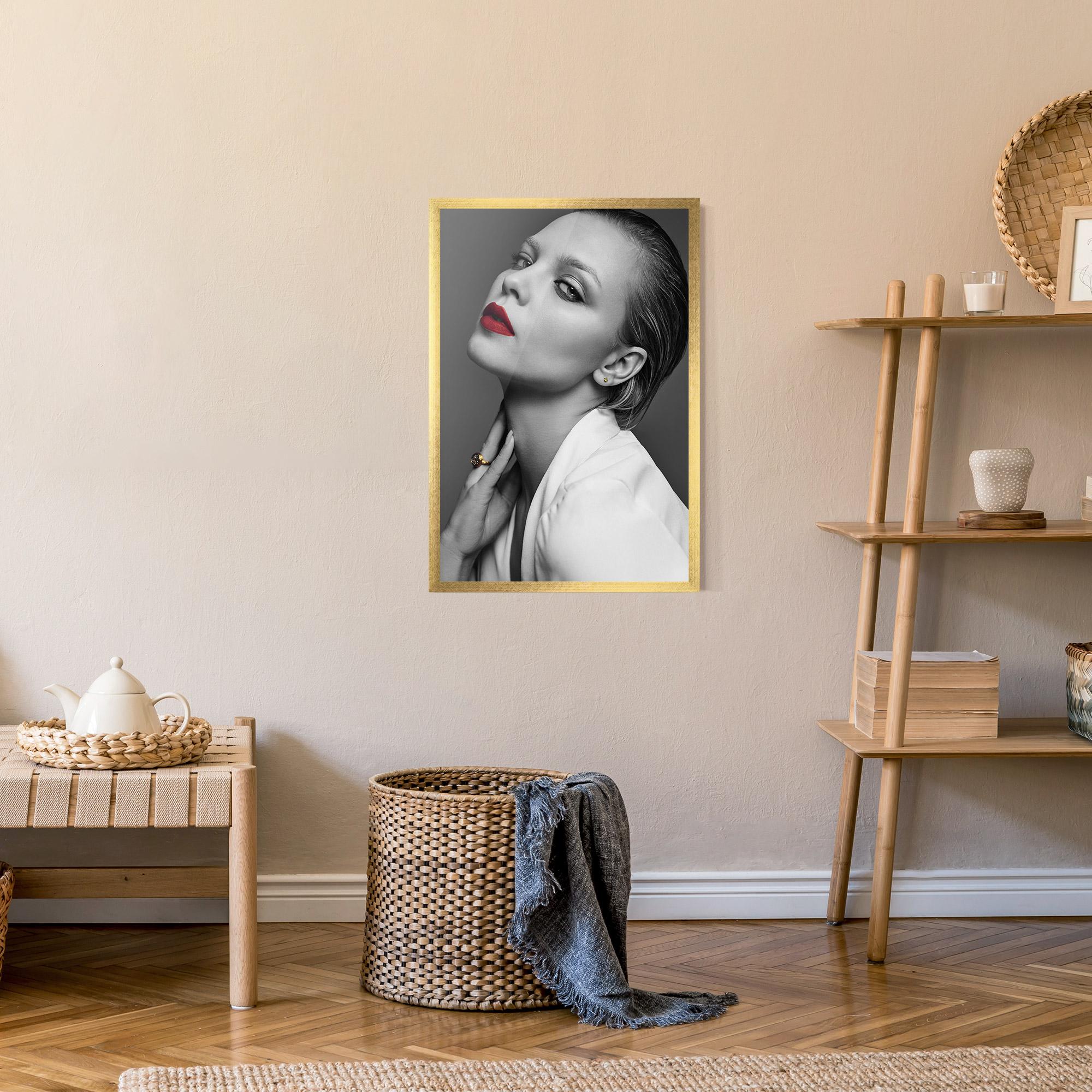 Poster Înrămat Red Lips White Jacket mockup 9