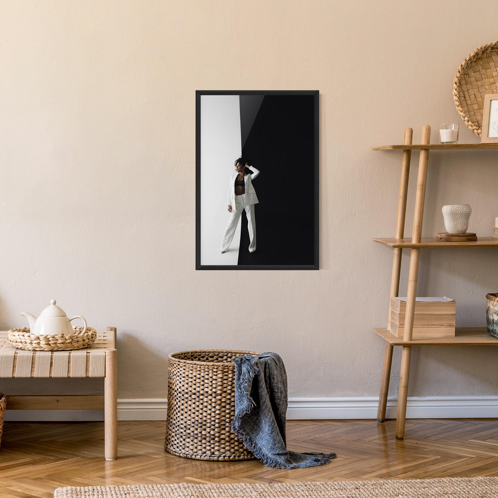 Poster Înrămat African Girl White Outfit mockup 9