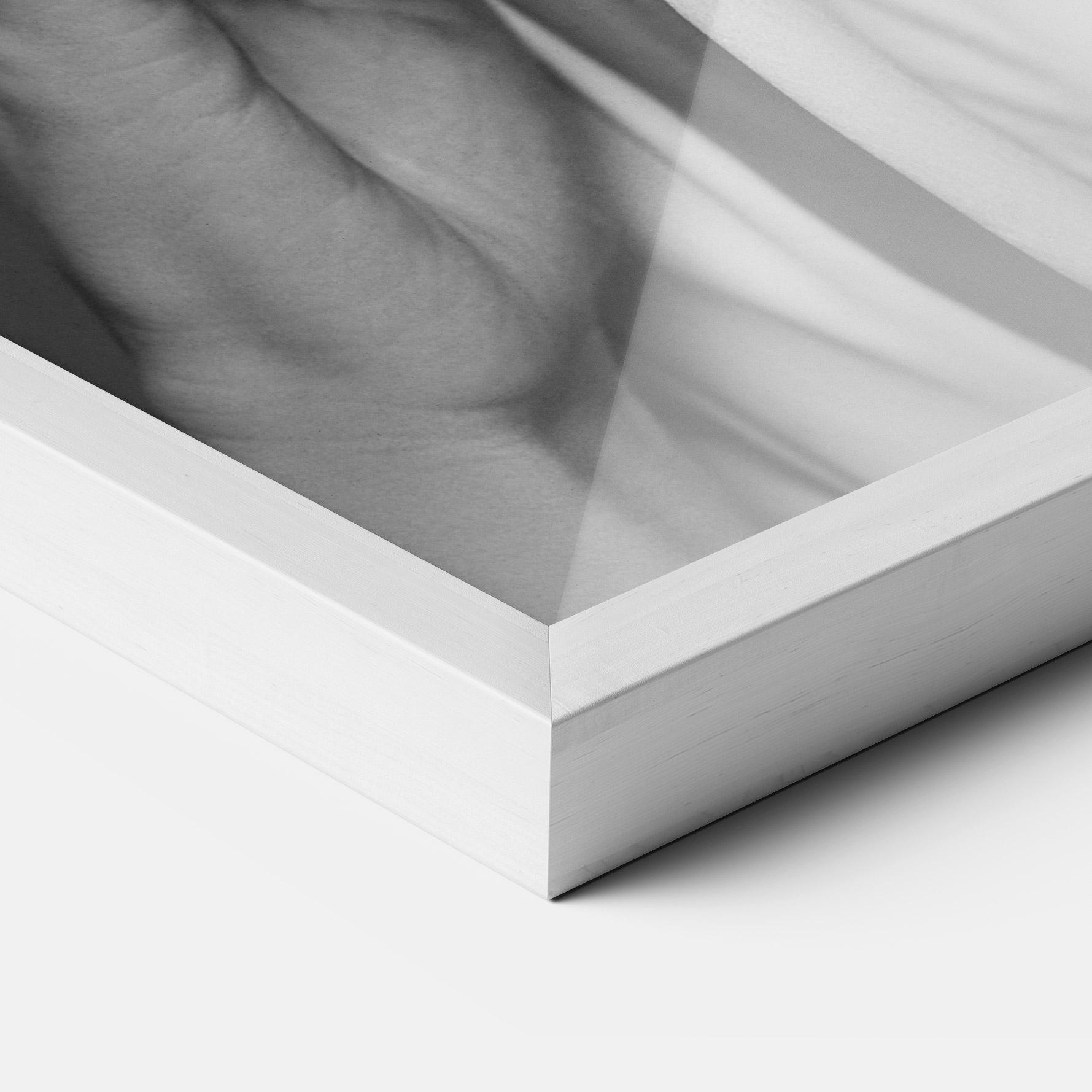 Poster Înrămat Red Lips White Jacket mockup 3