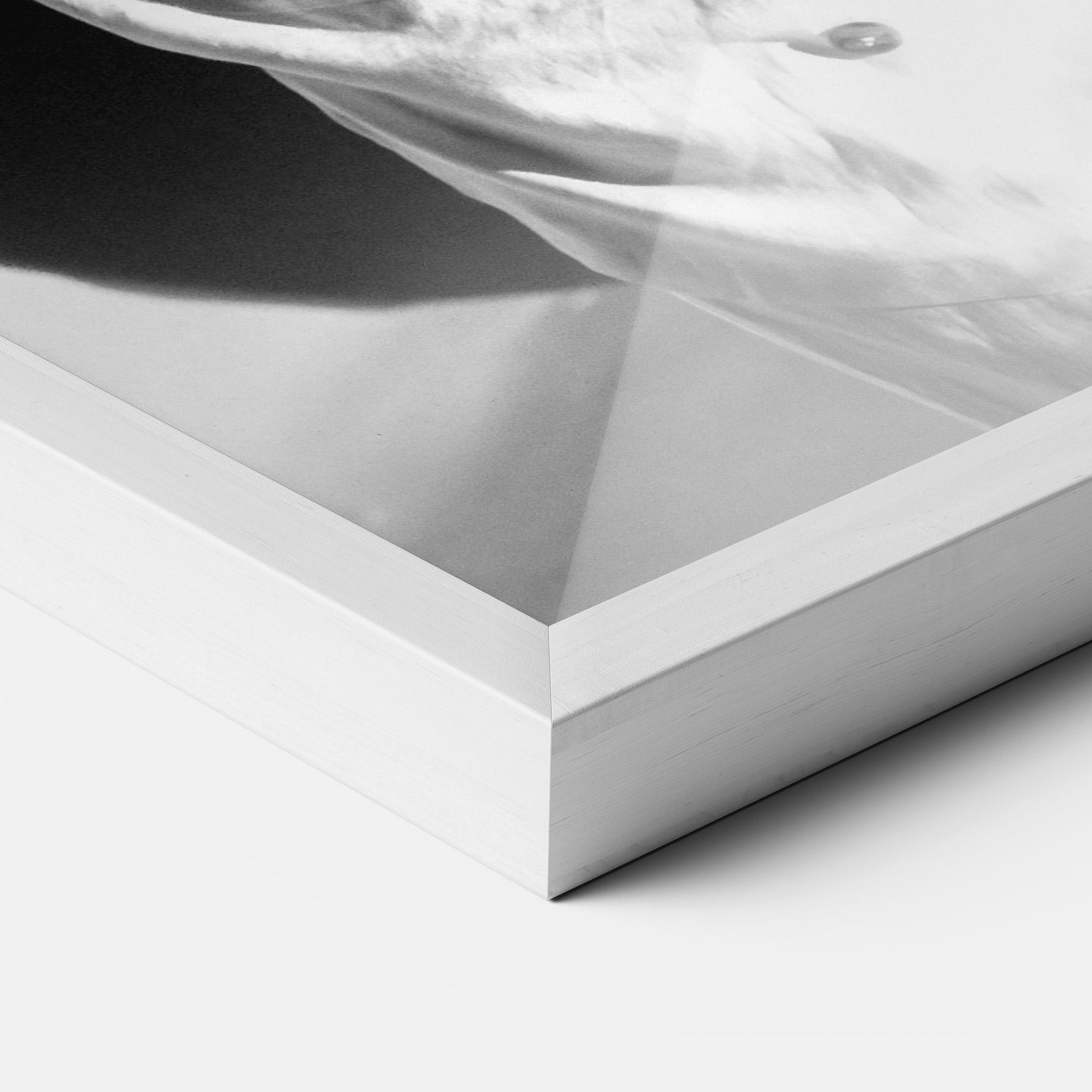 Poster Înrămat Woman Black Wall mockup 3