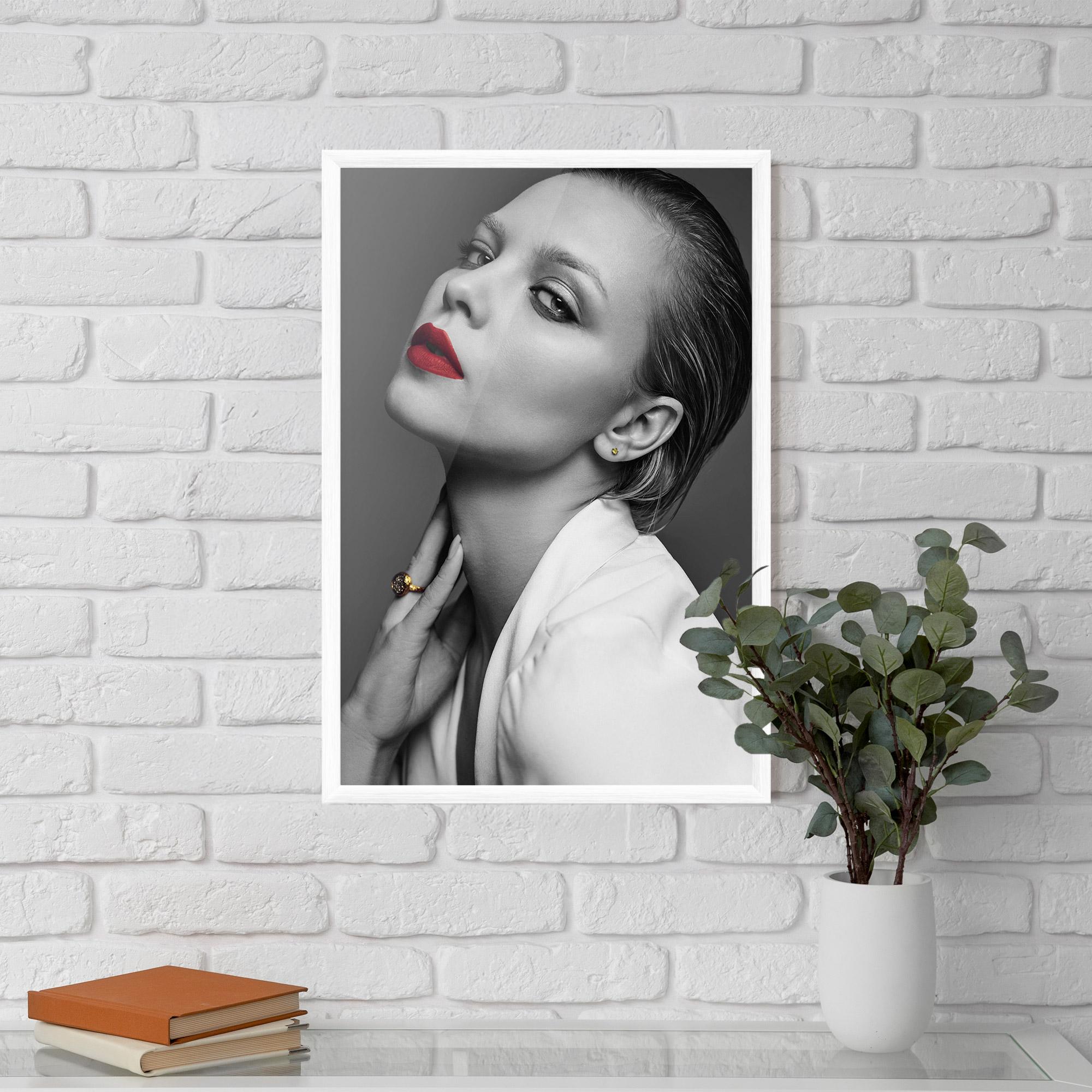 Poster Înrămat Red Lips White Jacket mockup 5