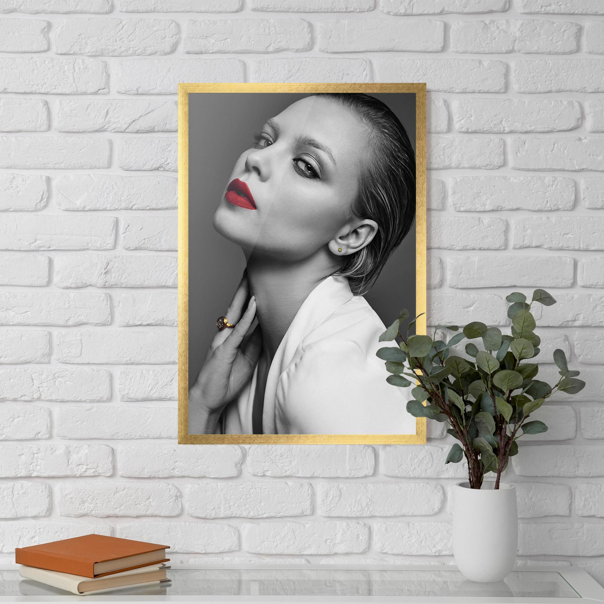 Poster Înrămat Red Lips White Jacket mockup 5