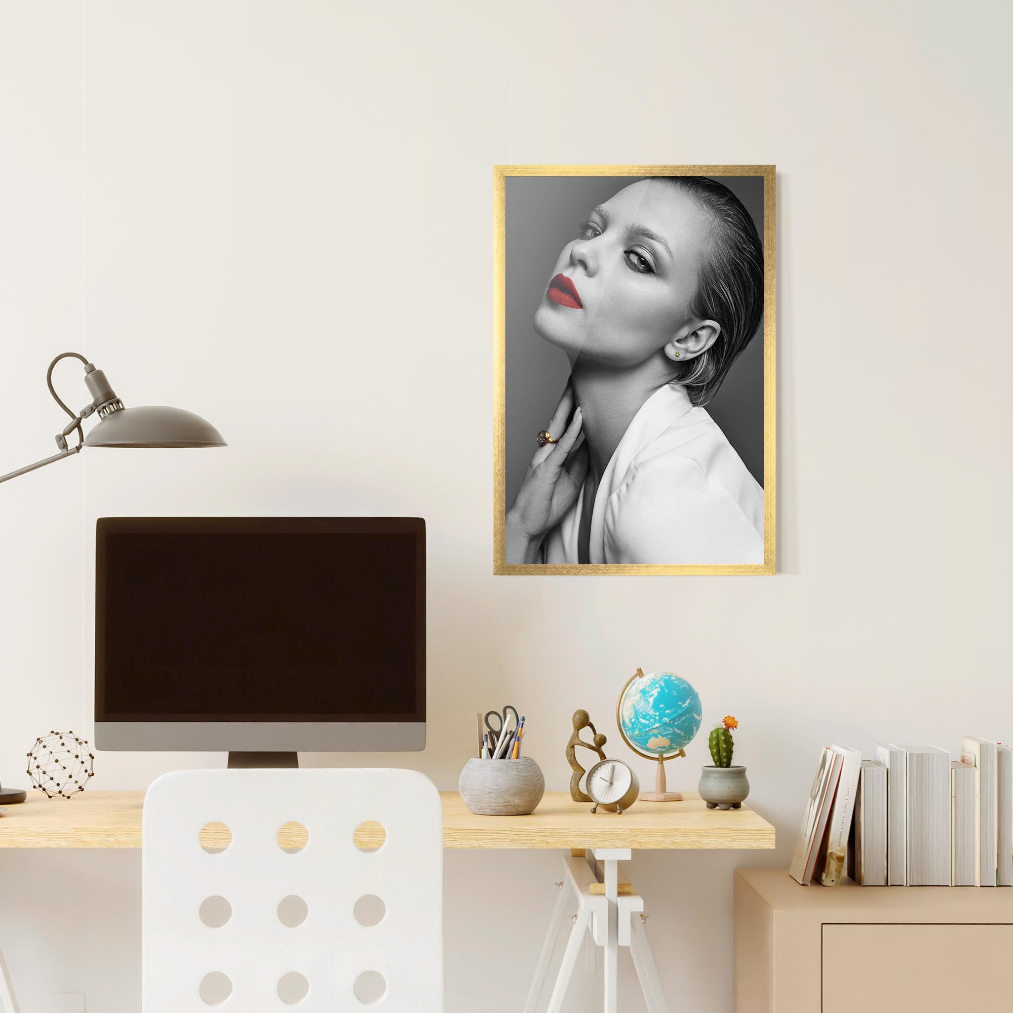 Poster Înrămat Red Lips White Jacket mockup 6