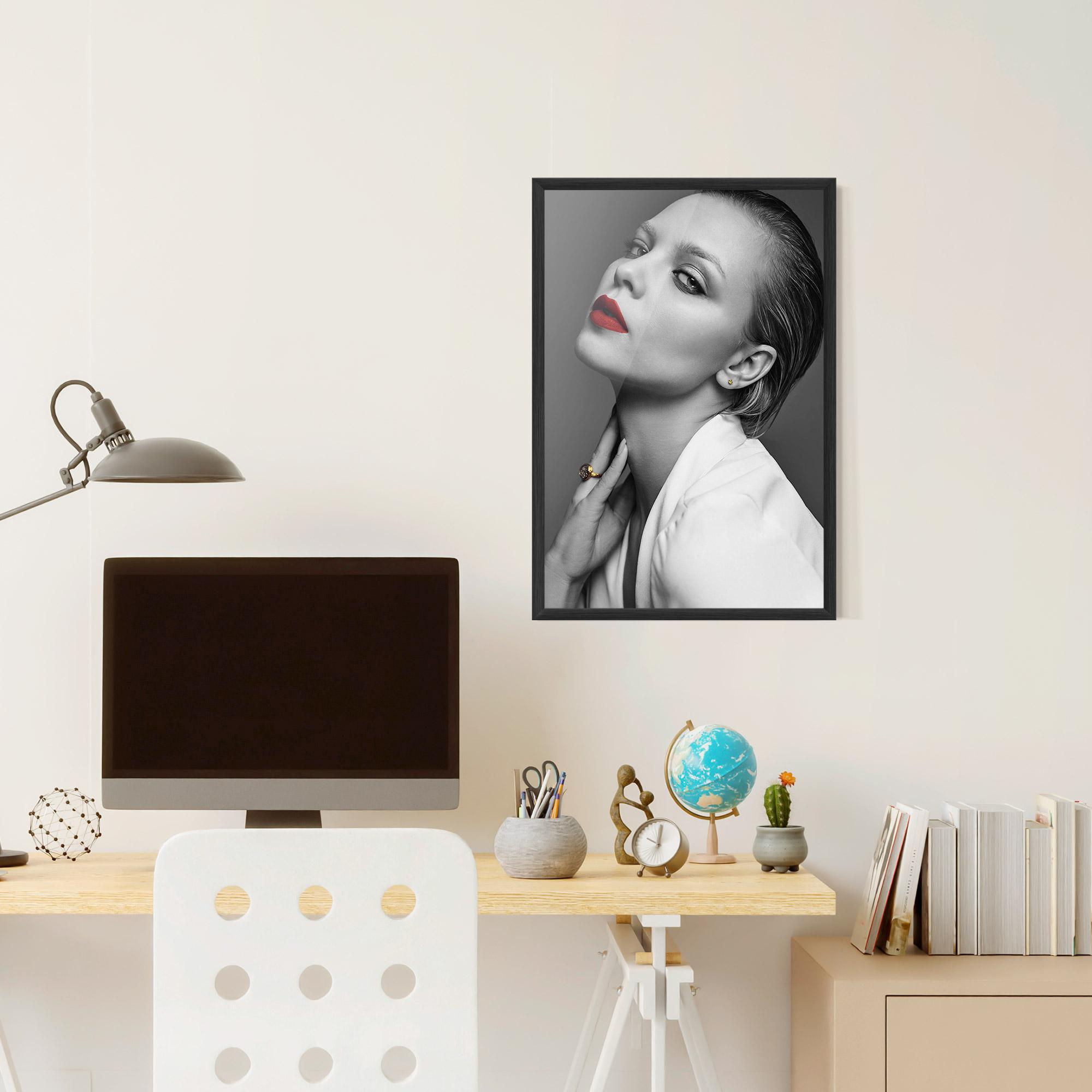 Poster Înrămat Red Lips White Jacket mockup 6