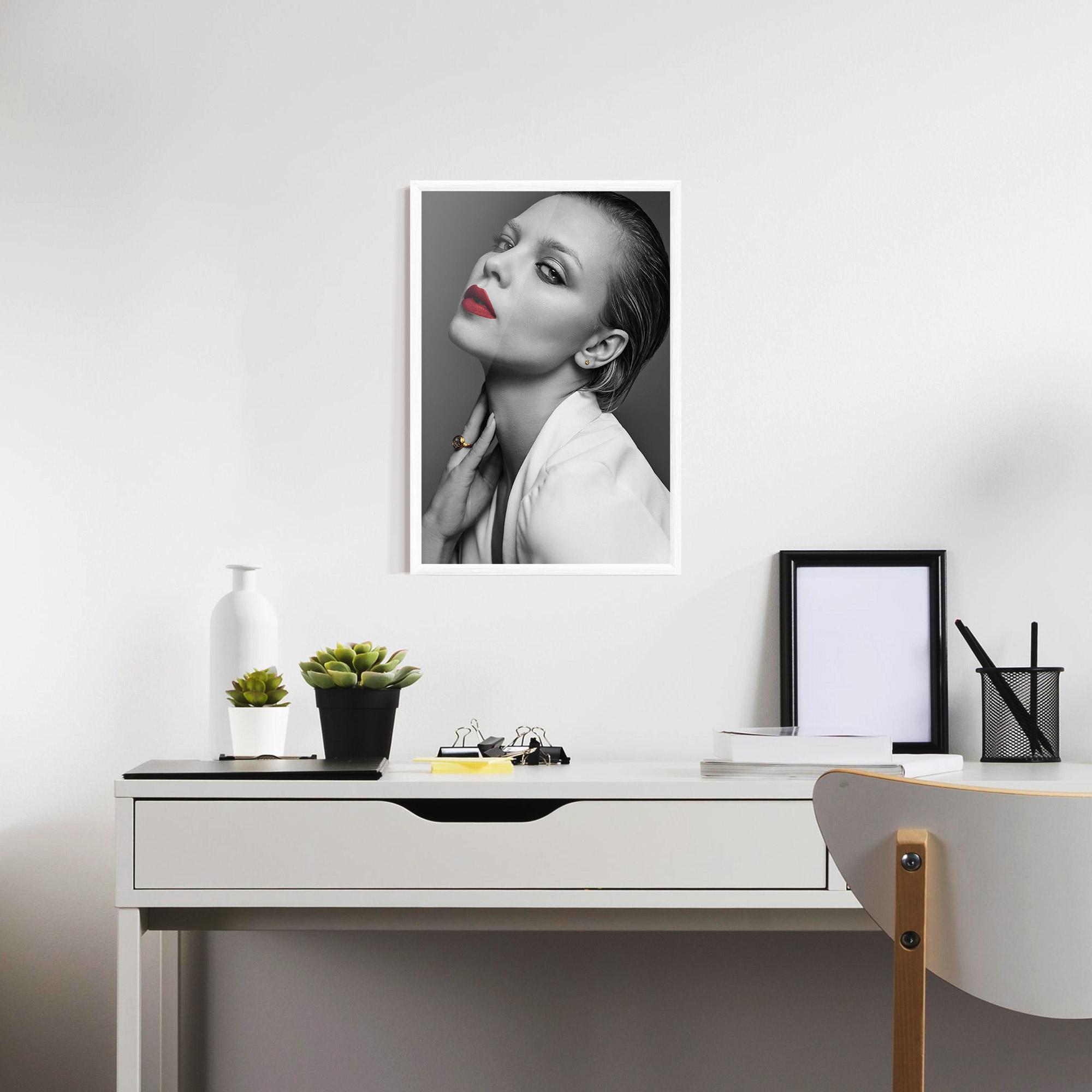 Poster Înrămat Red Lips White Jacket mockup 7