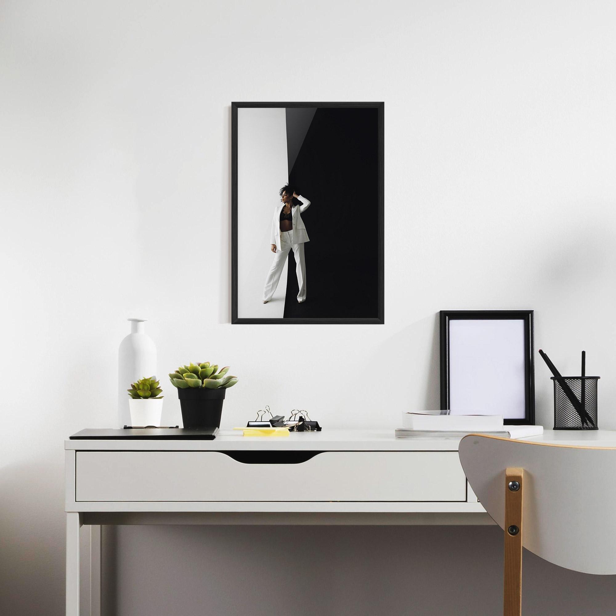 Poster Înrămat African Girl White Outfit mockup 7