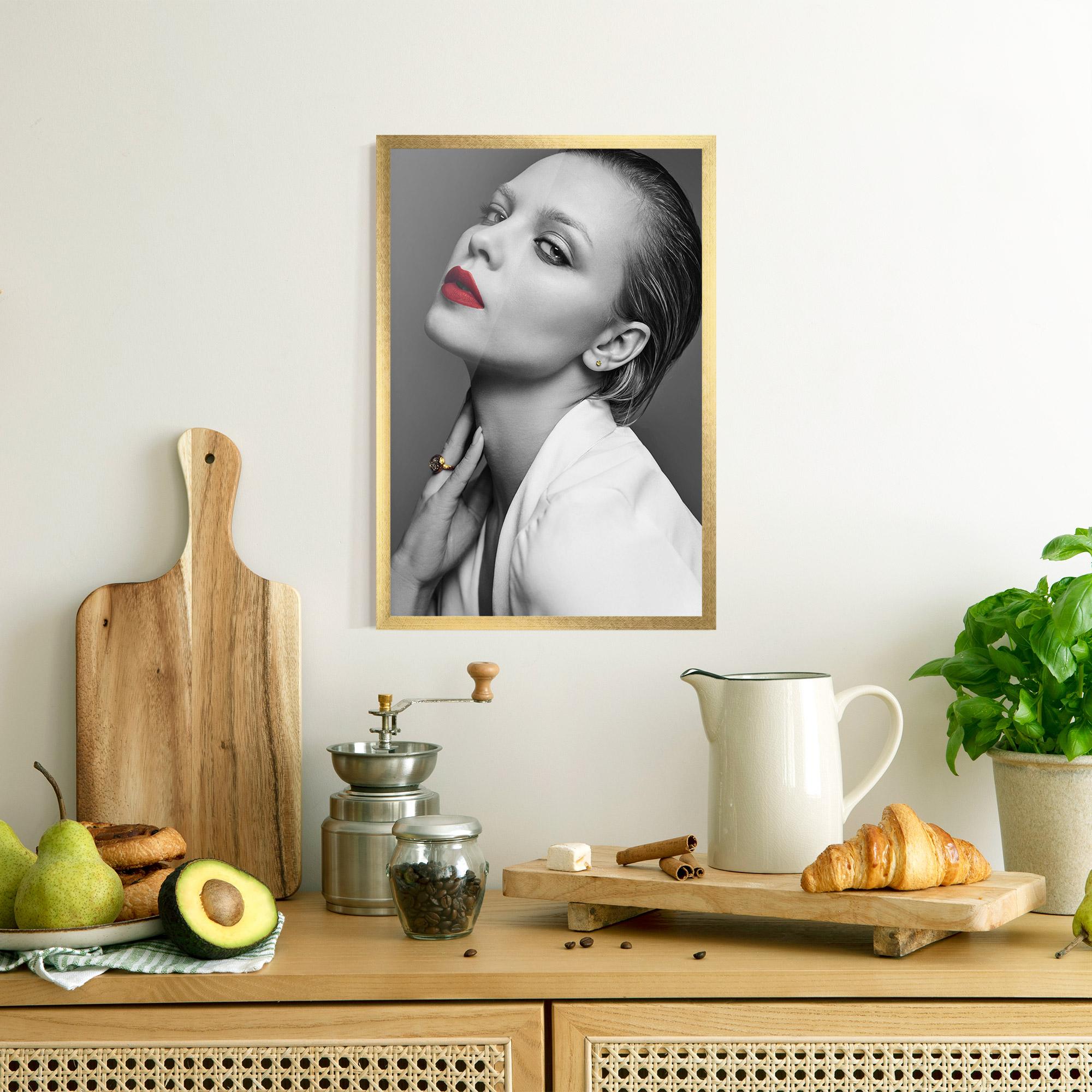 Poster Înrămat Red Lips White Jacket mockup 8