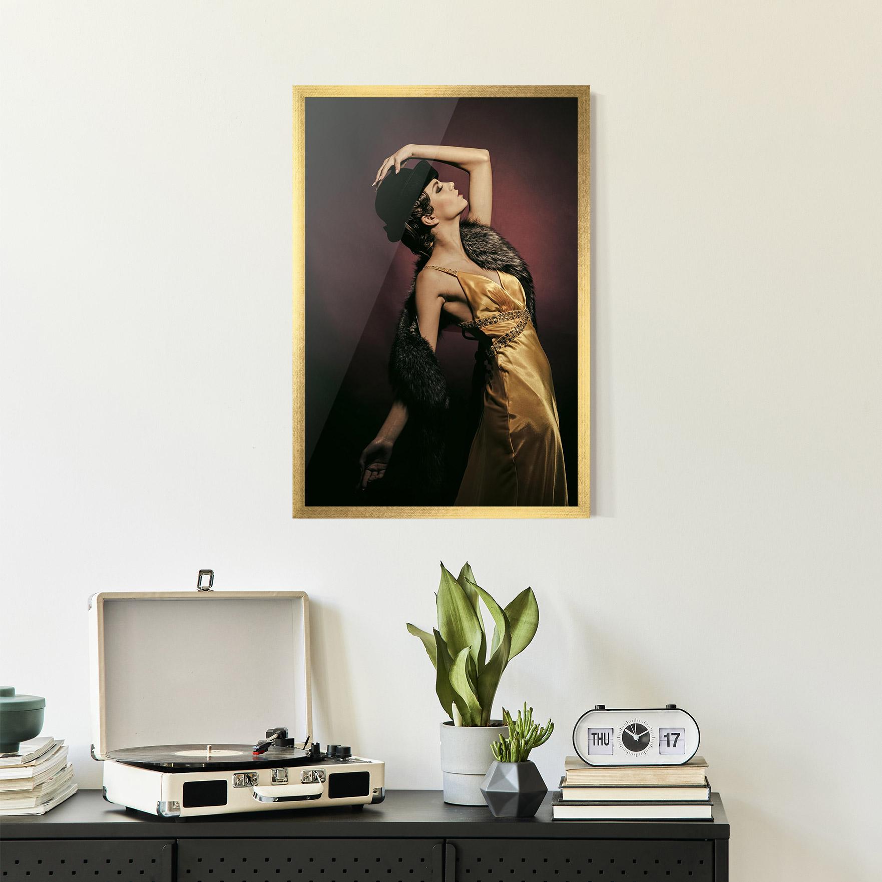 Poster Înrămat Dancing Vintage Clothes mockup 2