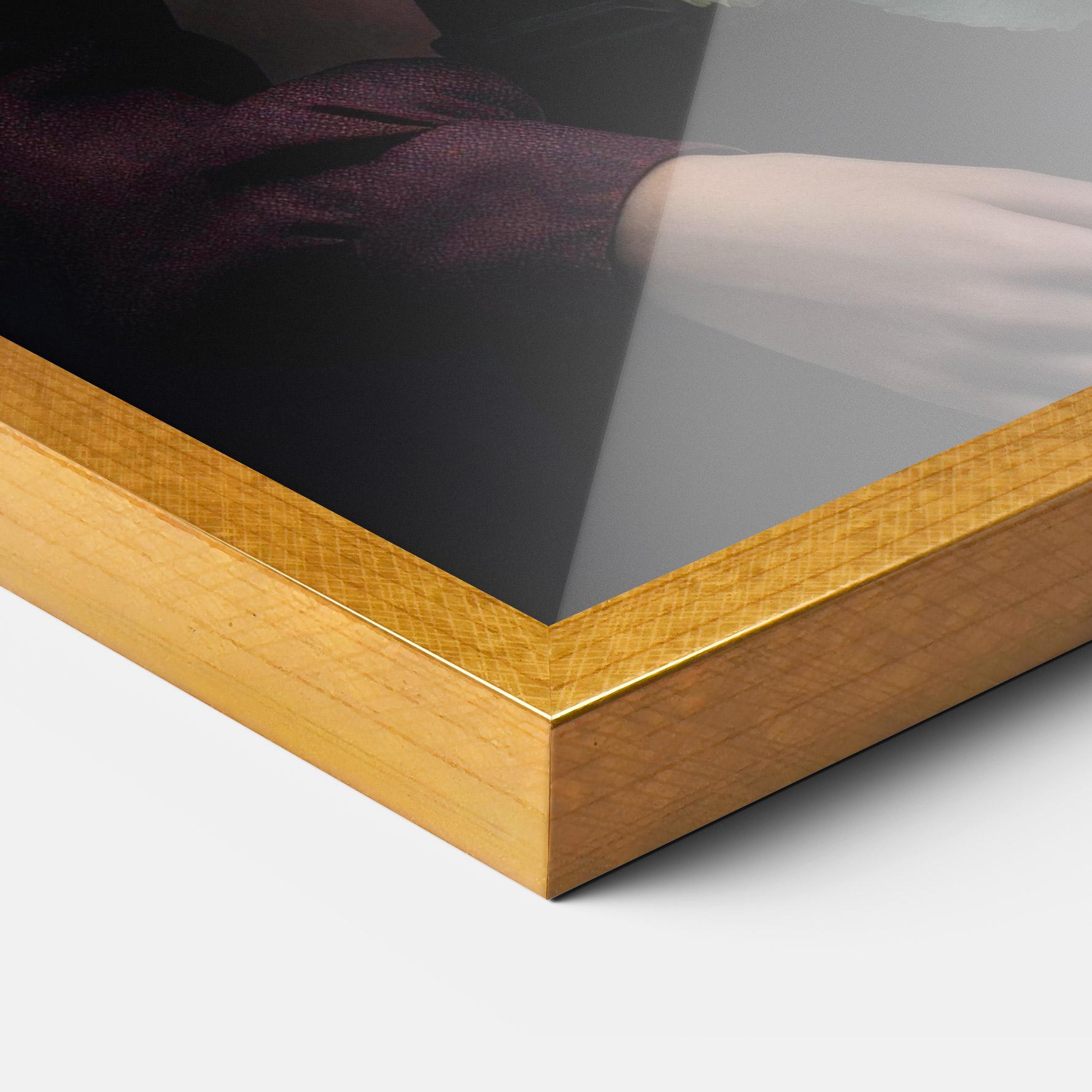 Poster Înrămat Holding Vintage Rose mockup 3