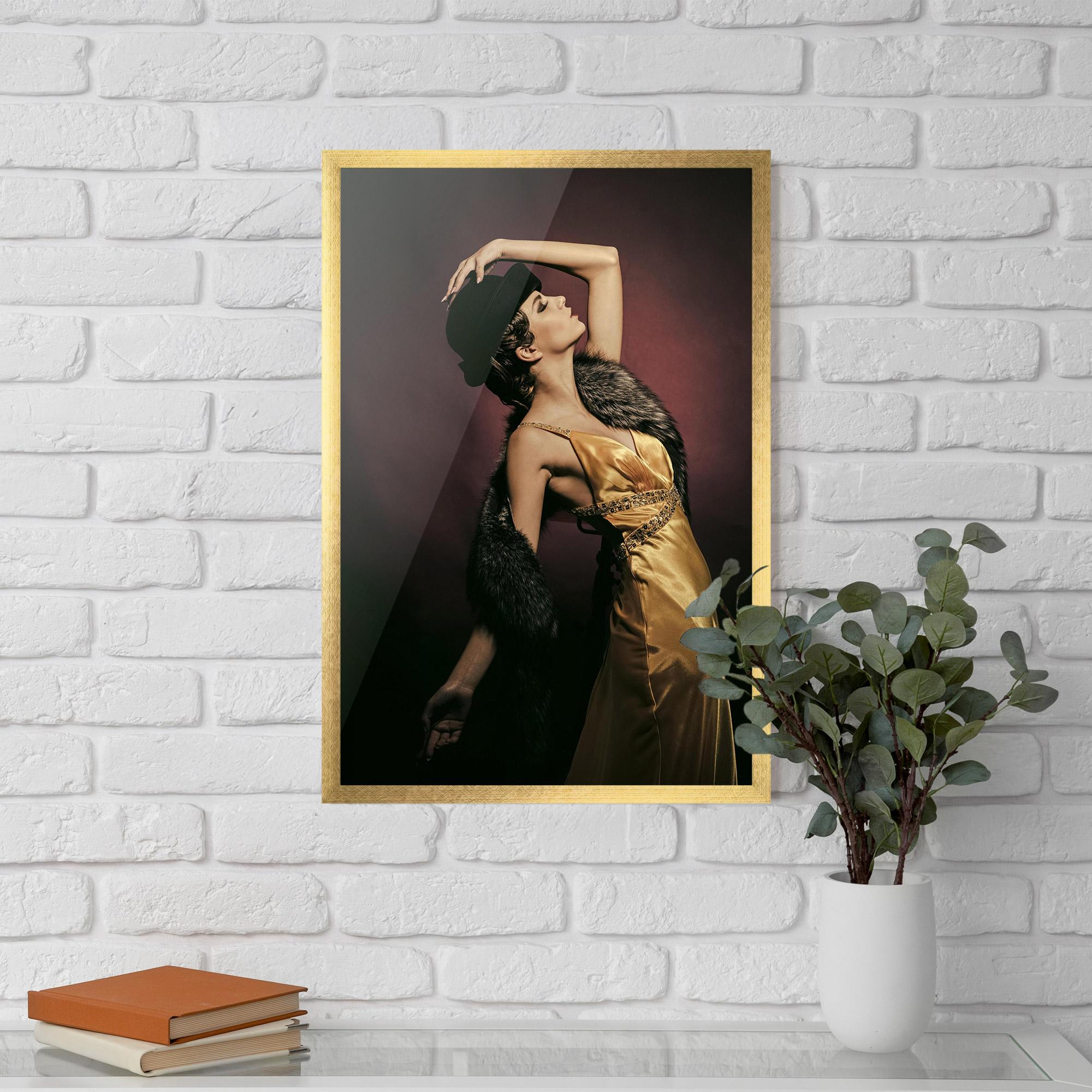 Poster Înrămat Dancing Vintage Clothes mockup 5