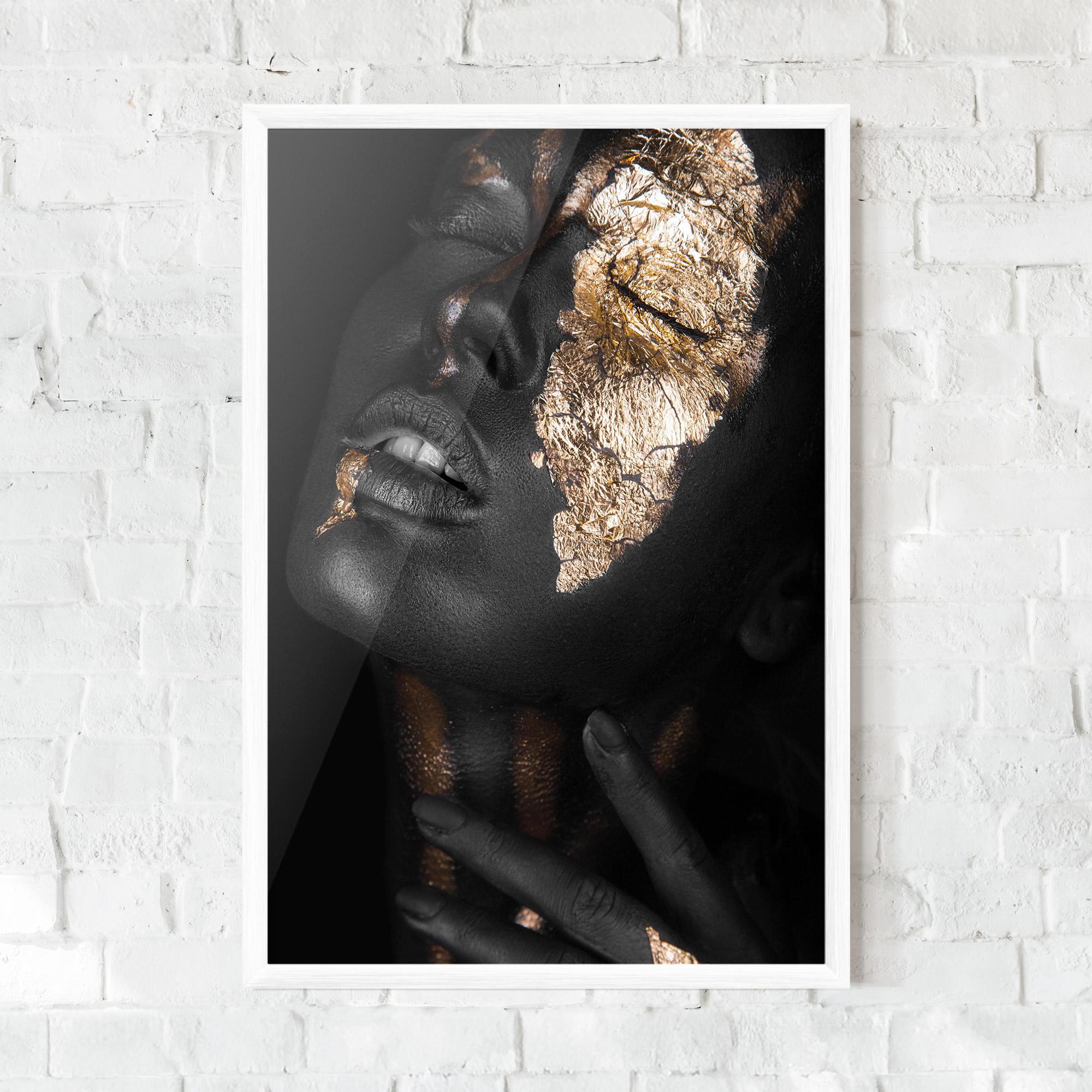 Poster Înrămat Darkskinned Gold Art mockup 0