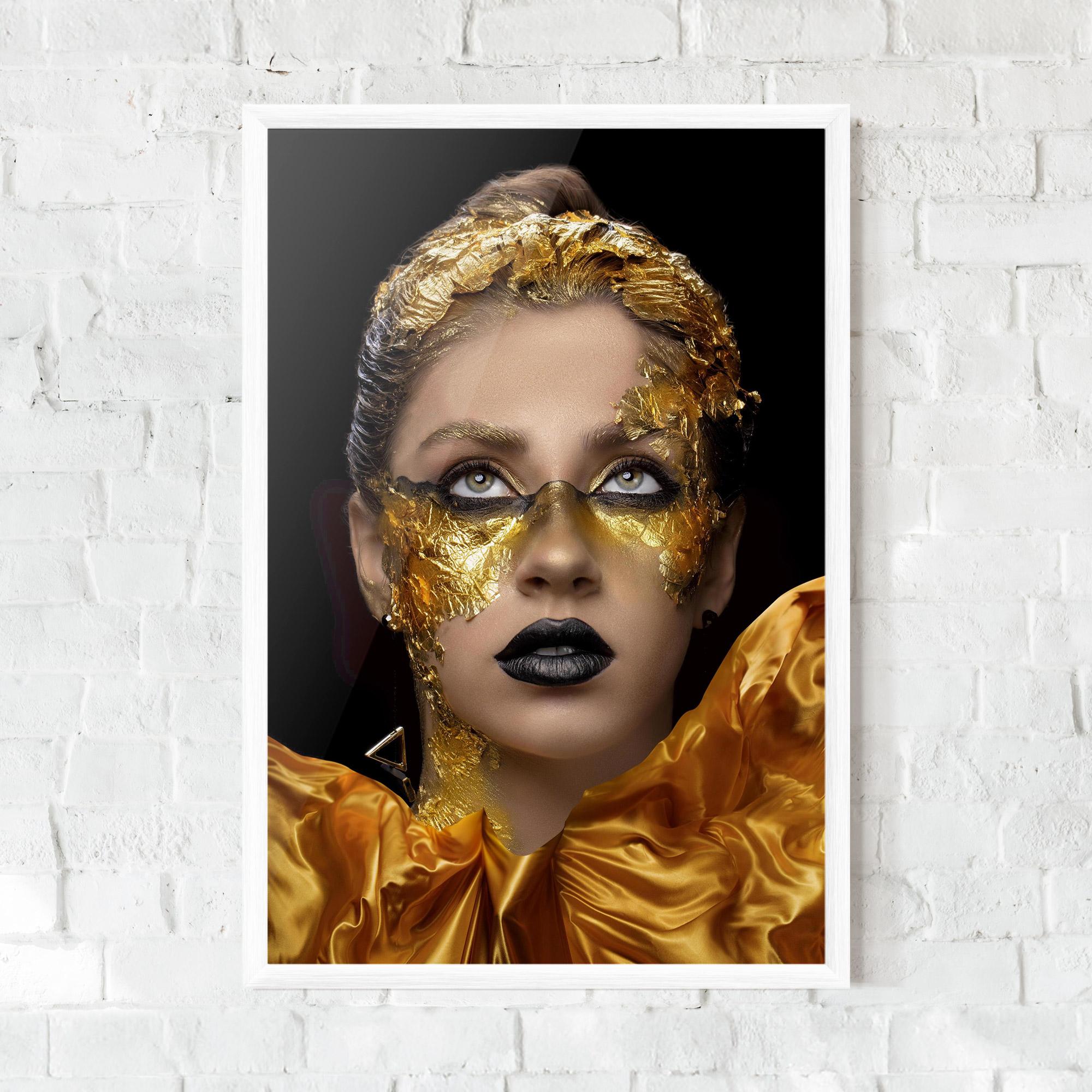 Poster Înrămat Glamorous Gold Outfit mockup 0
