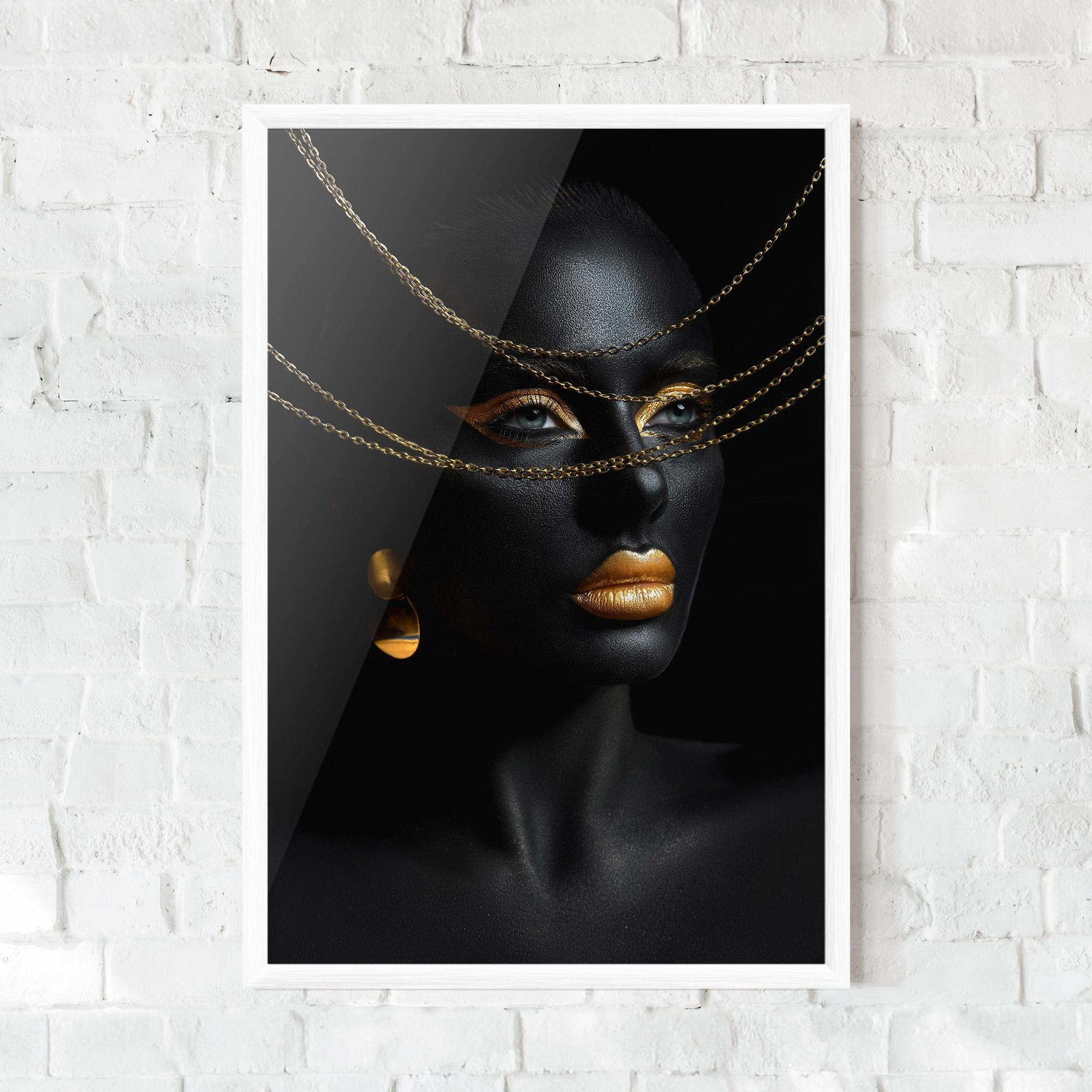 Poster Înrămat Gold Chain Woman mockup 0