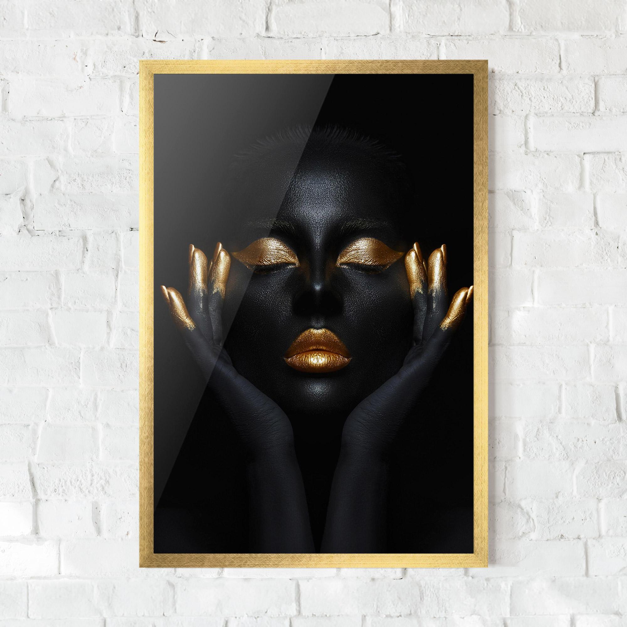 Poster Înrămat Fingertips Gold Makeup mockup 0