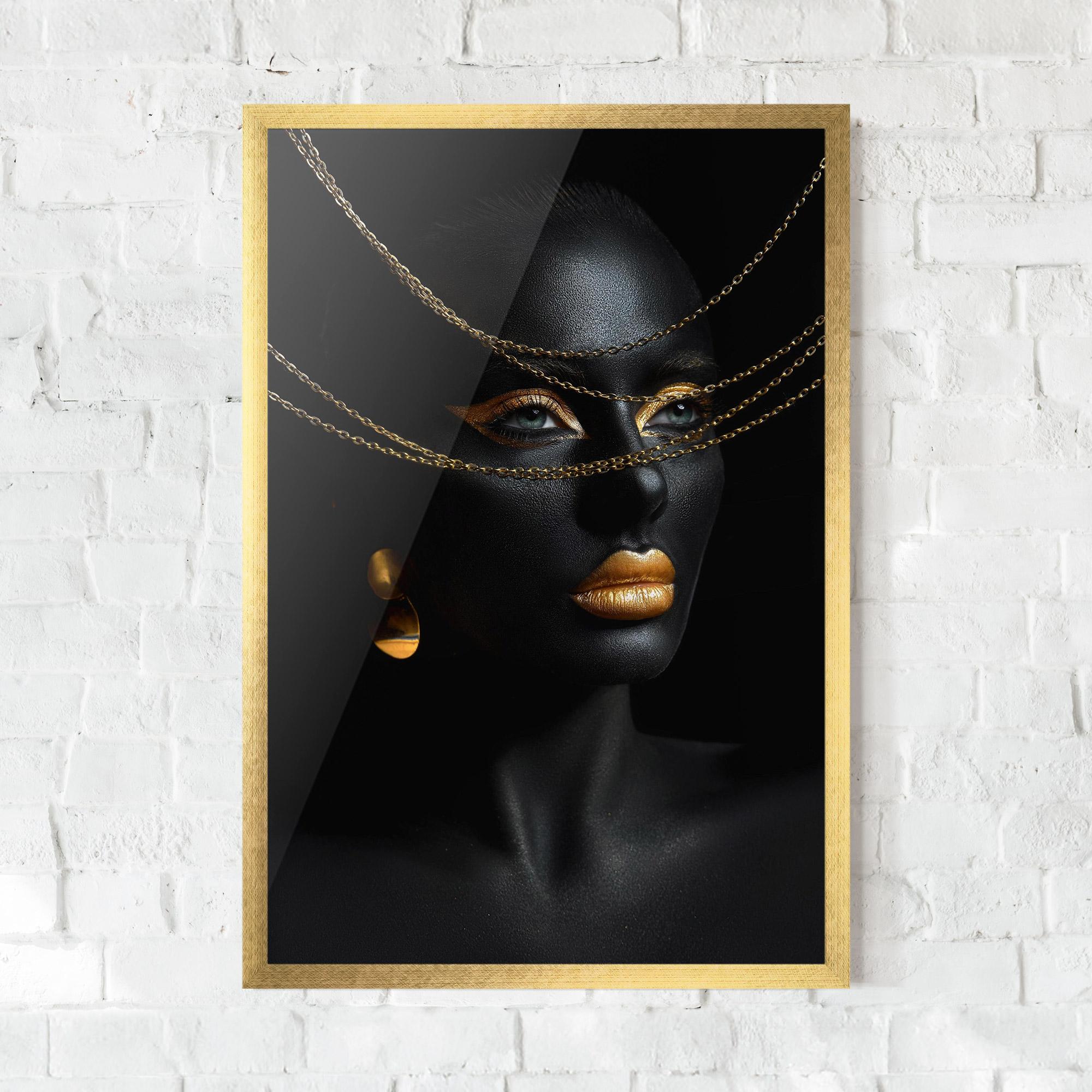 Poster Înrămat Gold Chain Woman mockup 0