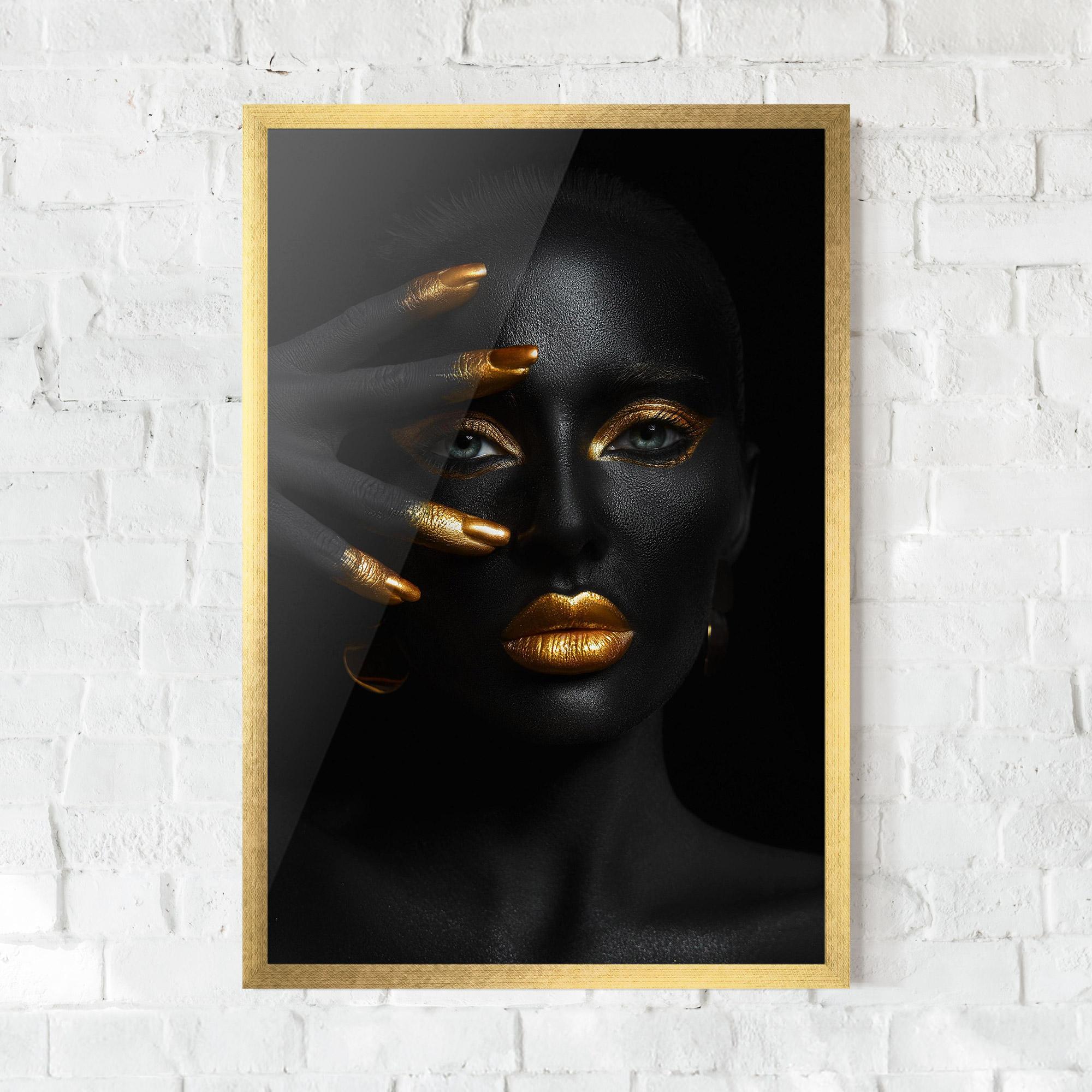 Poster Înrămat Gold Makeup Nails mockup 0
