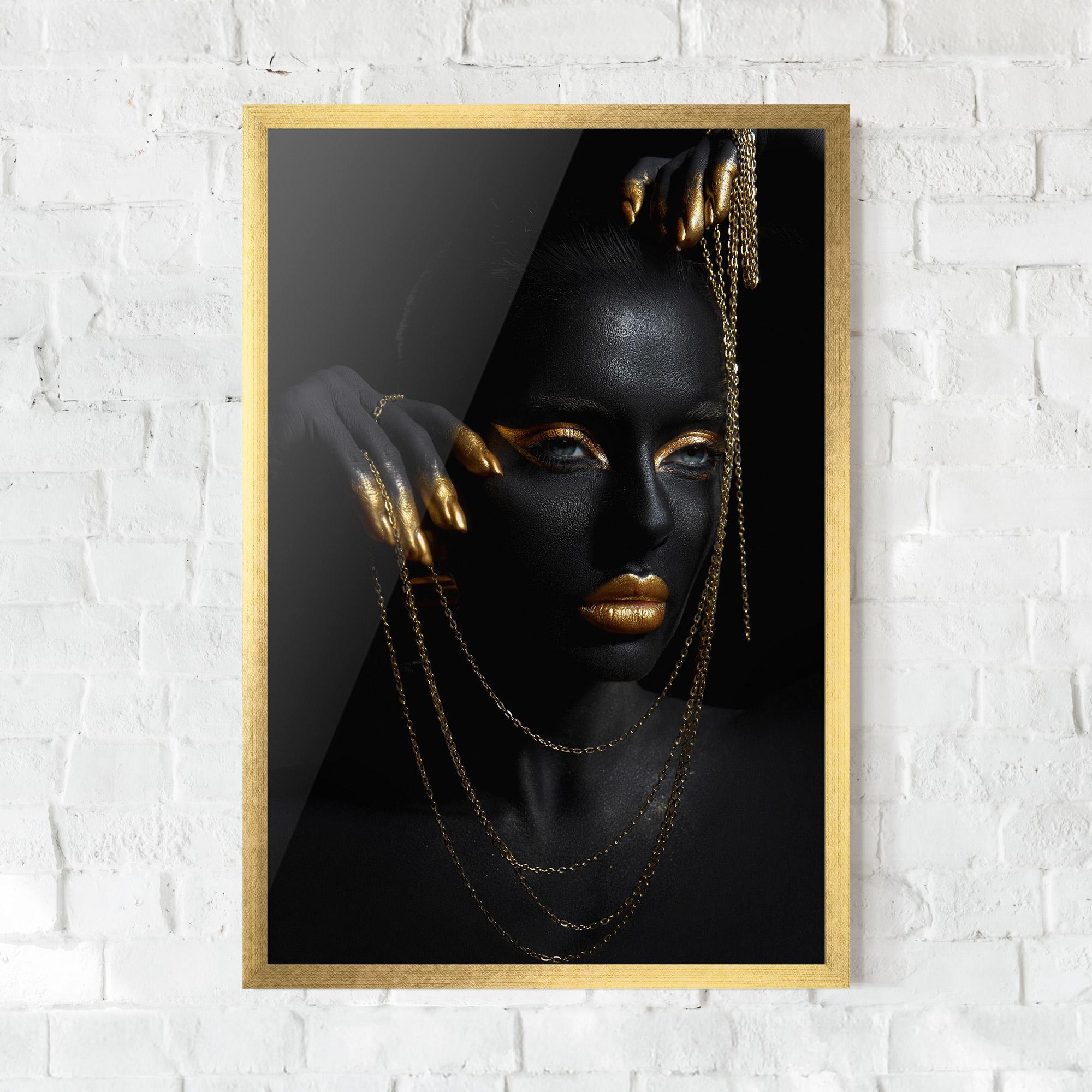 Poster Înrămat Grey Chain Eyes mockup 0