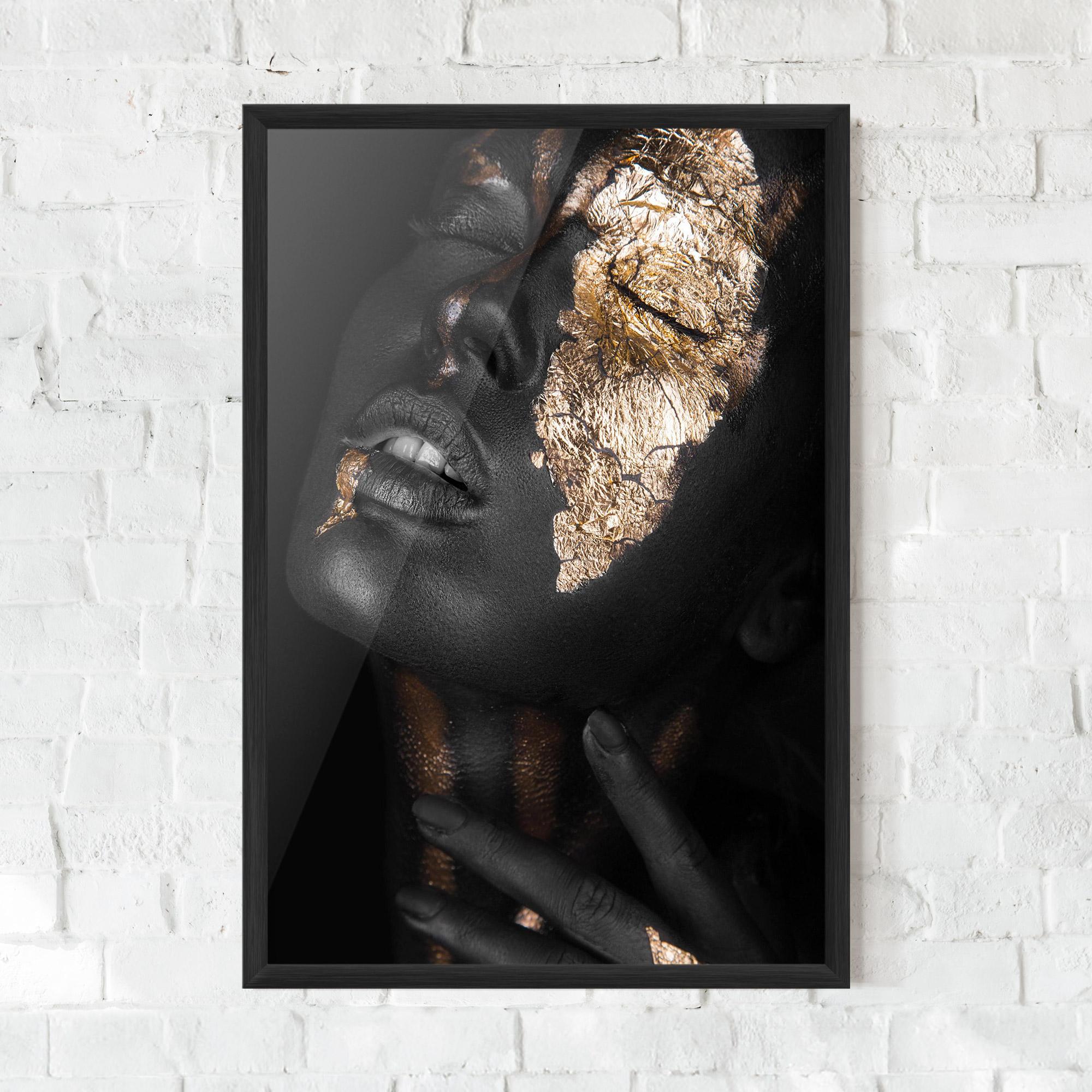 Poster Înrămat Darkskinned Gold Art mockup 0
