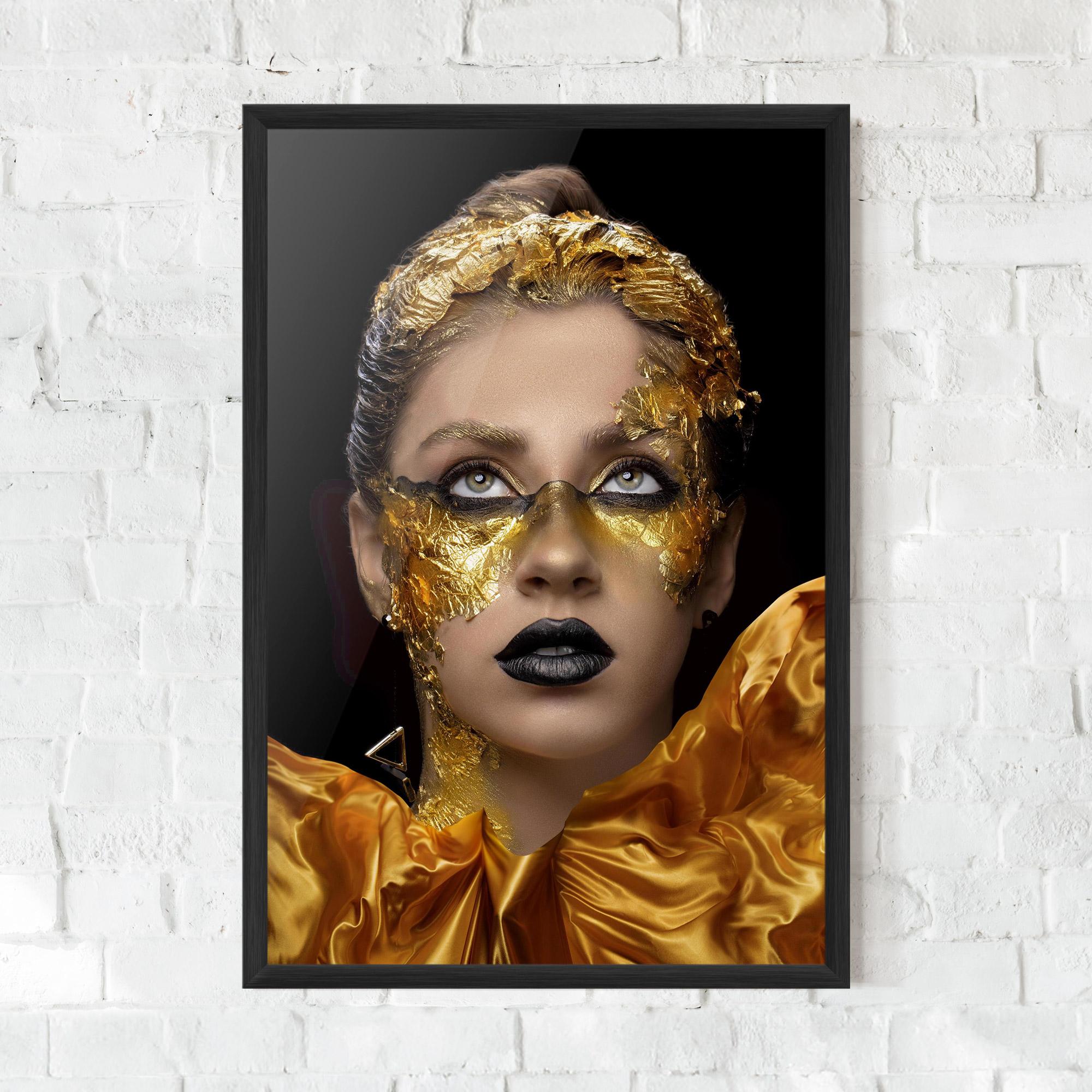 Poster Înrămat Glamorous Gold Outfit mockup 0