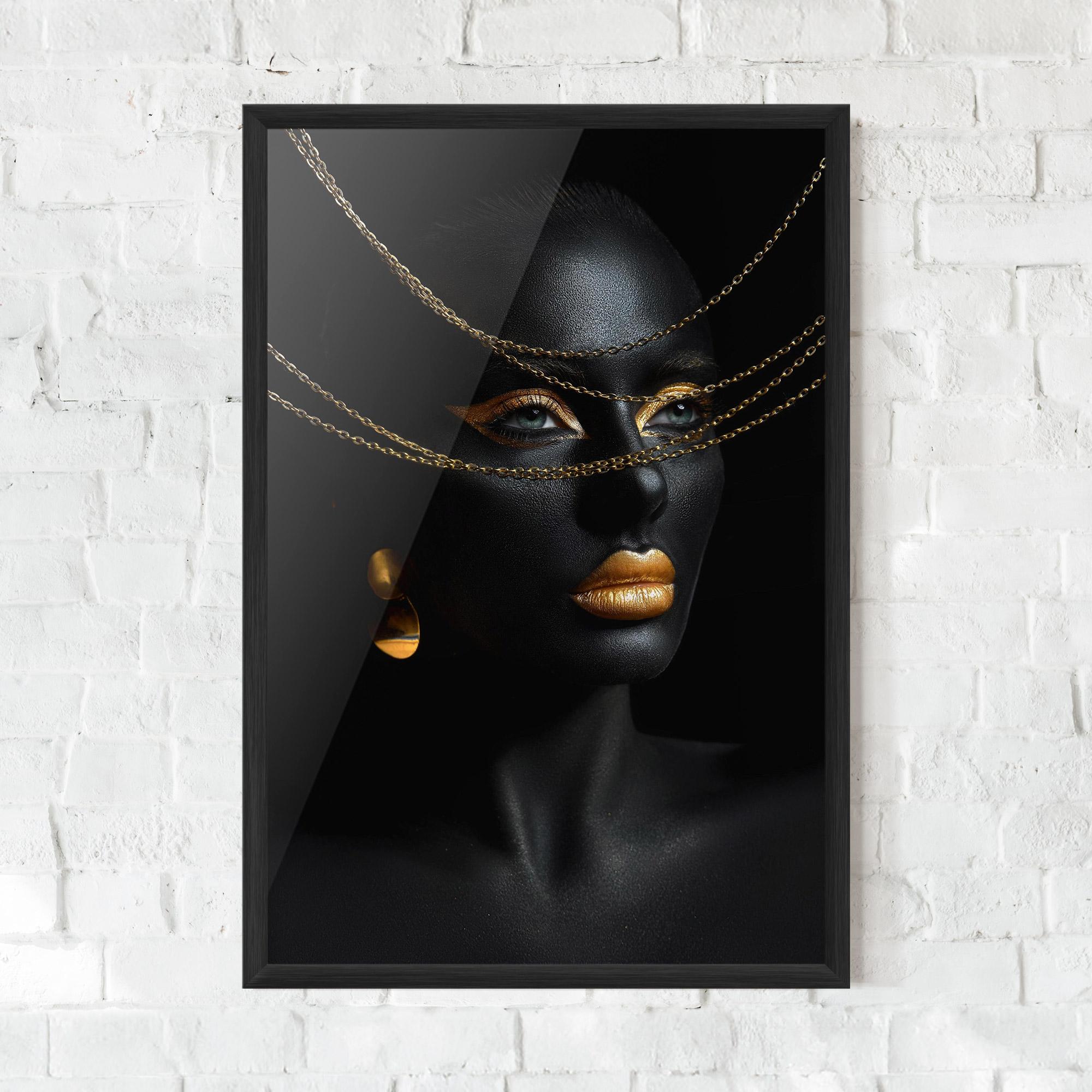 Poster Înrămat Gold Chain Woman mockup 0