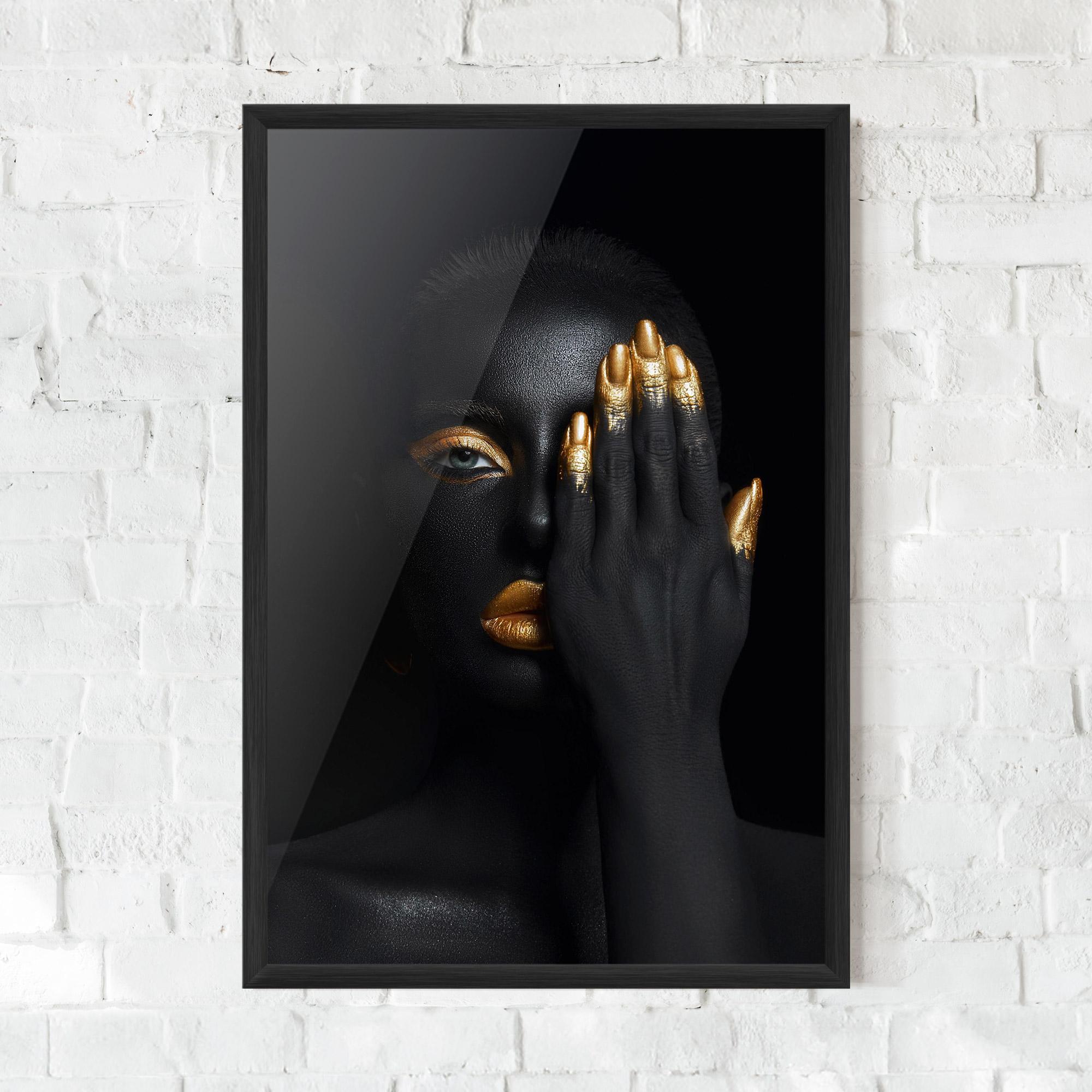 Poster Înrămat Gold Makeup Chain mockup 0