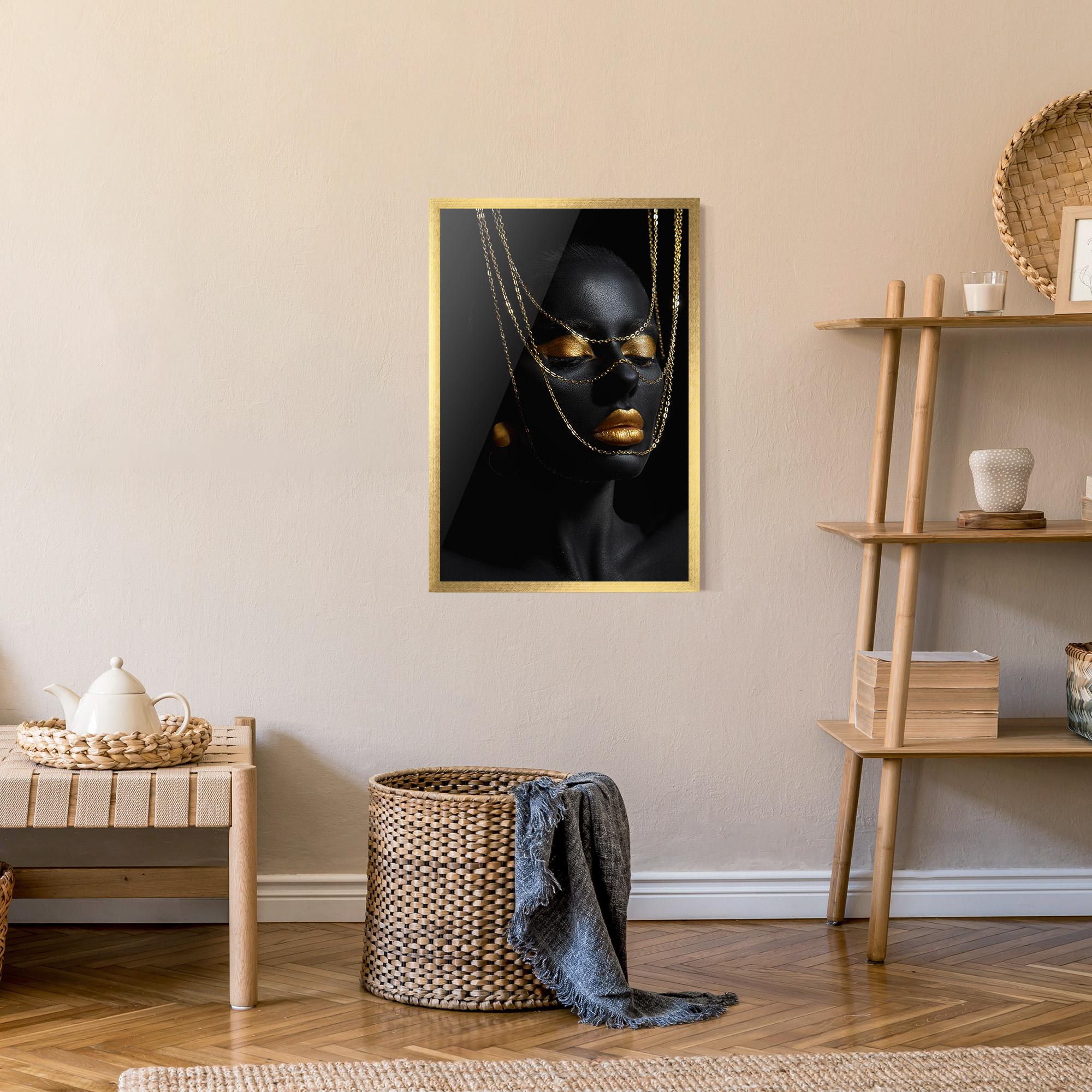 Poster Înrămat Gold Chain Girl mockup 9