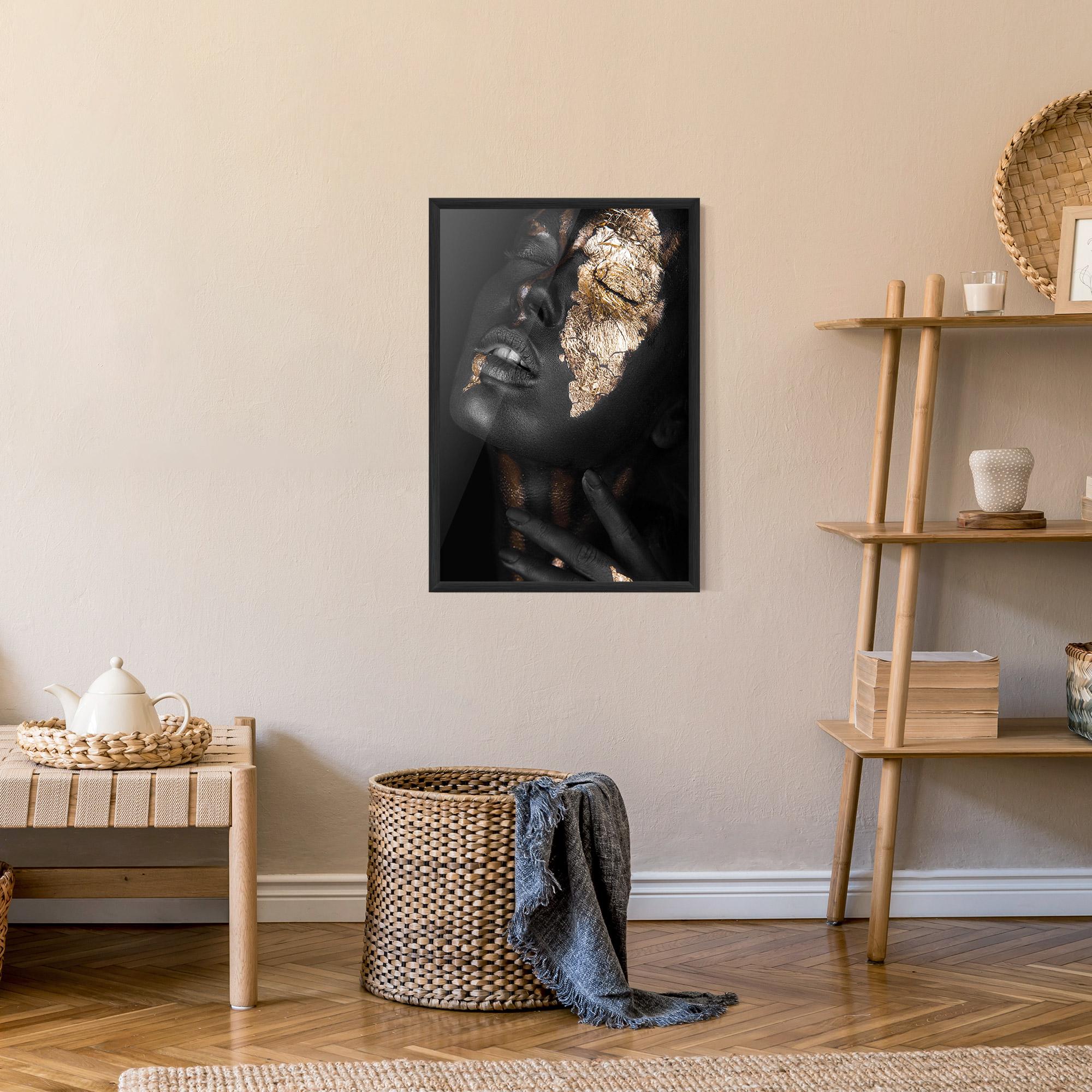 Poster Înrămat Darkskinned Gold Art mockup 9