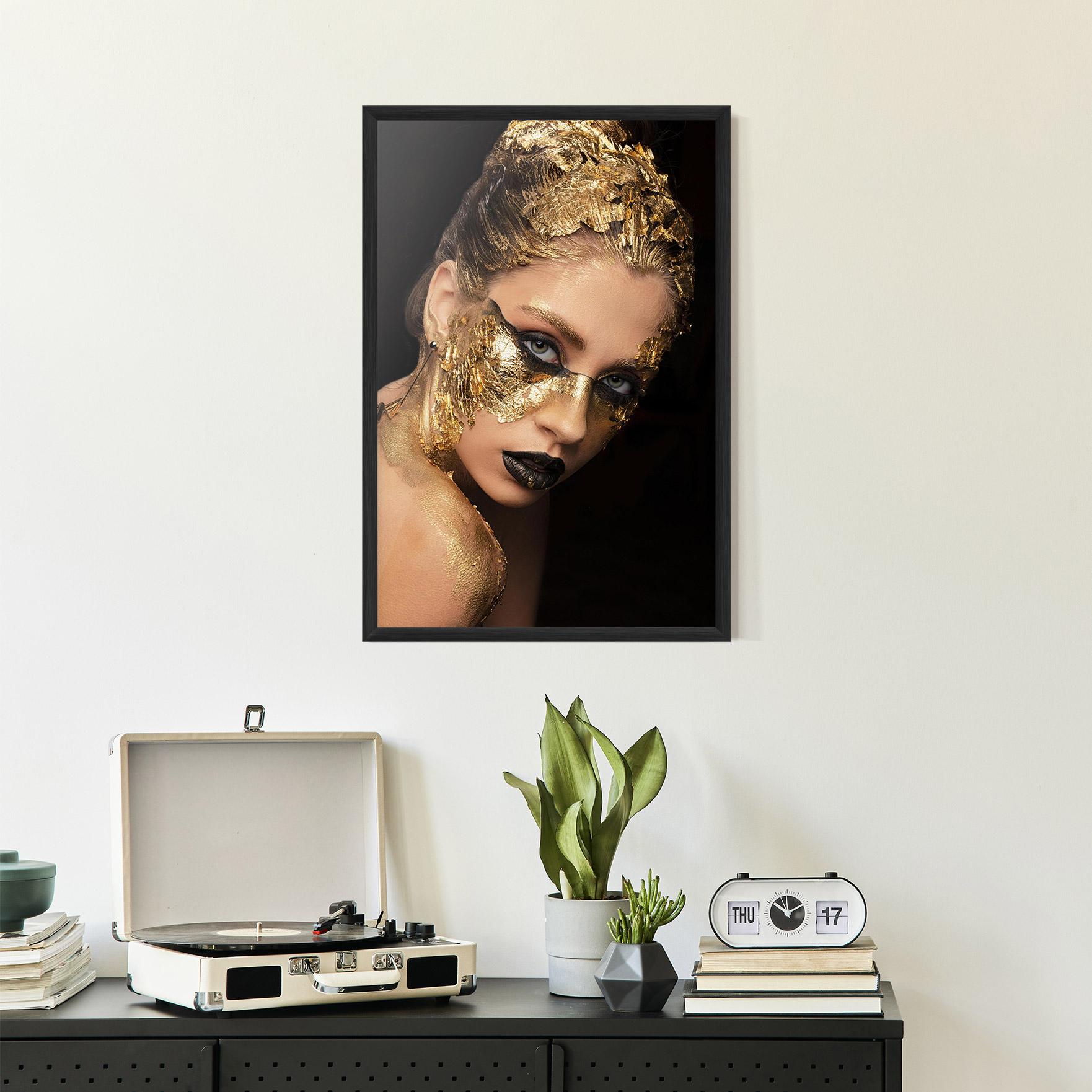 Poster Înrămat Golden Foil Face mockup 2