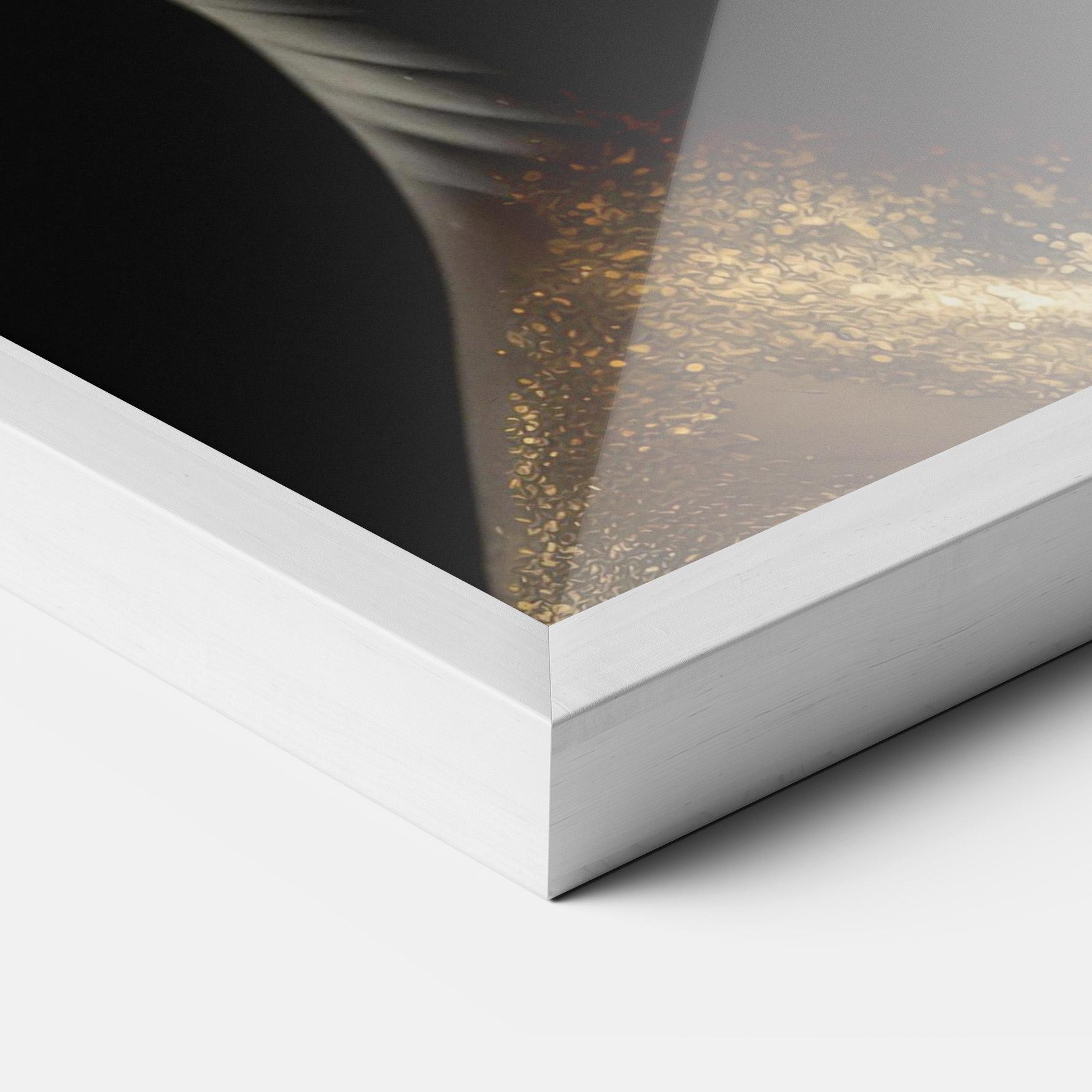 Poster Înrămat Attractive Gold Woman mockup 3