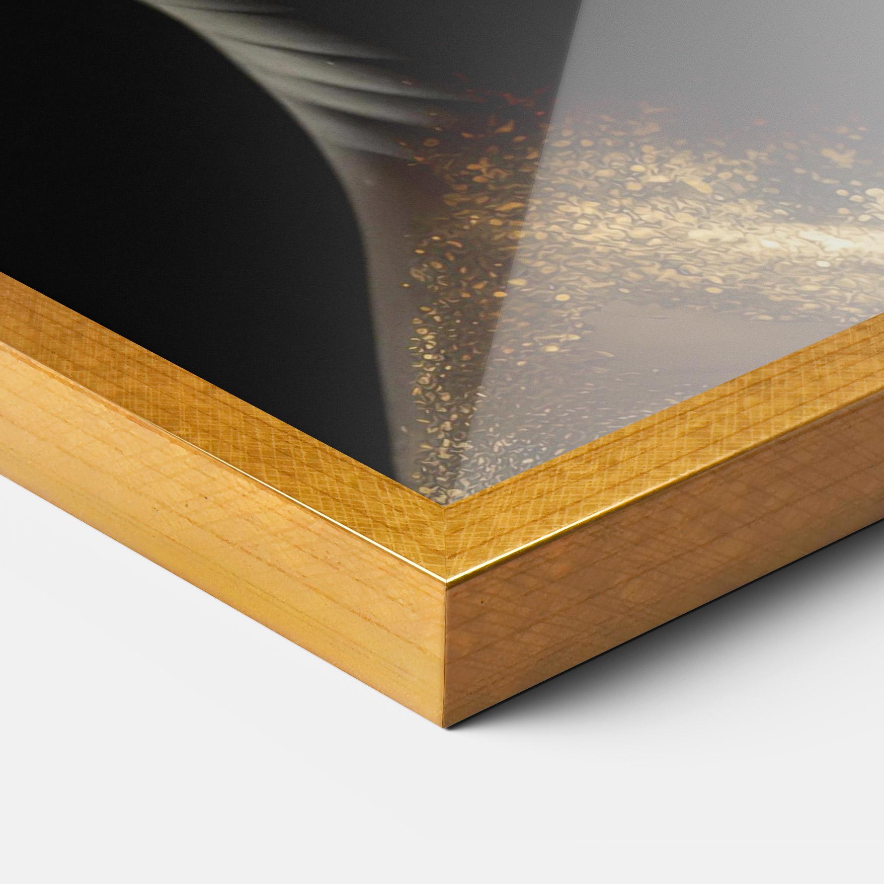 Poster Înrămat Attractive Gold Woman mockup 3