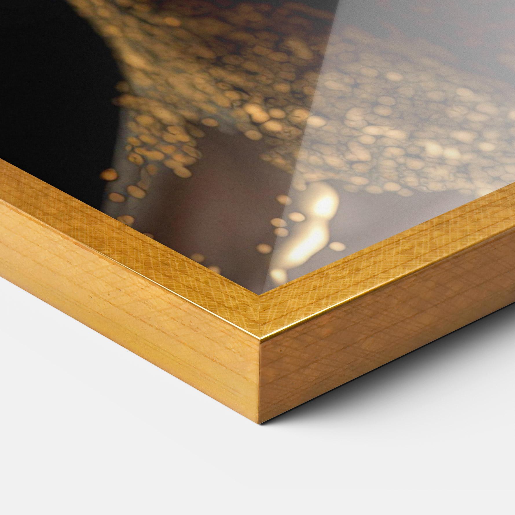 Poster Înrămat Dripping Gold Woman mockup 3