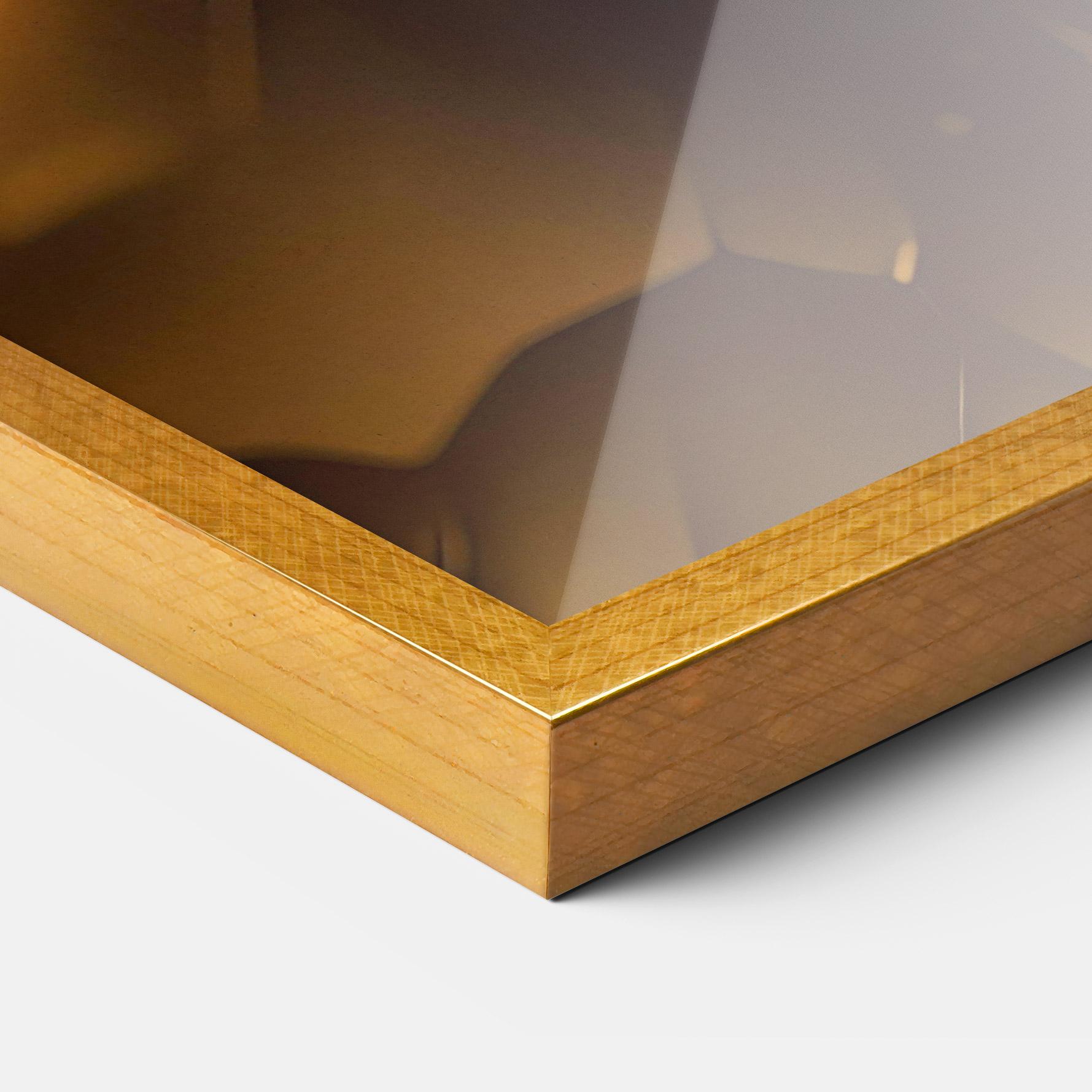 Poster Înrămat Gold Honeycomb Girl mockup 3