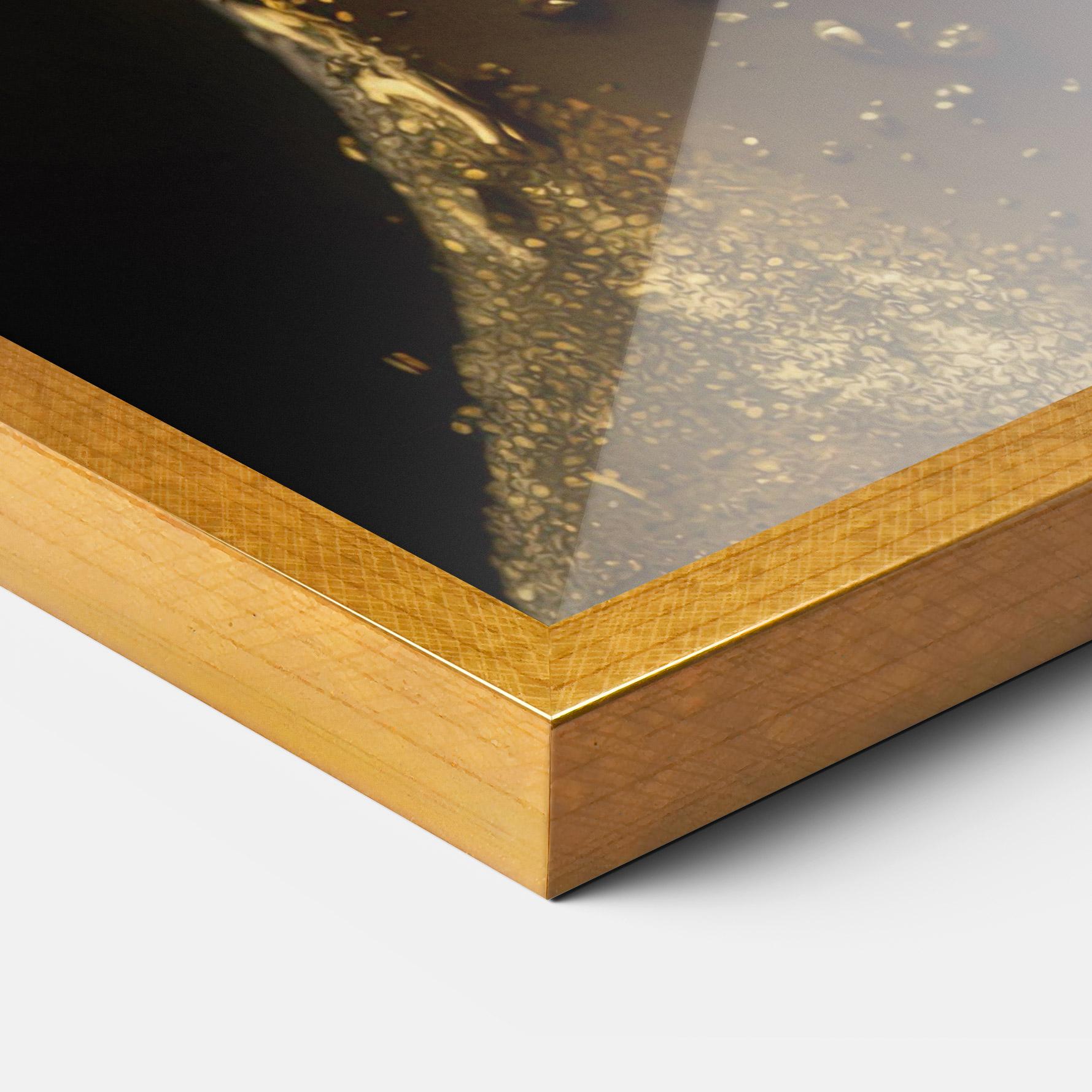 Poster Înrămat Gold Sparkling Woman mockup 3