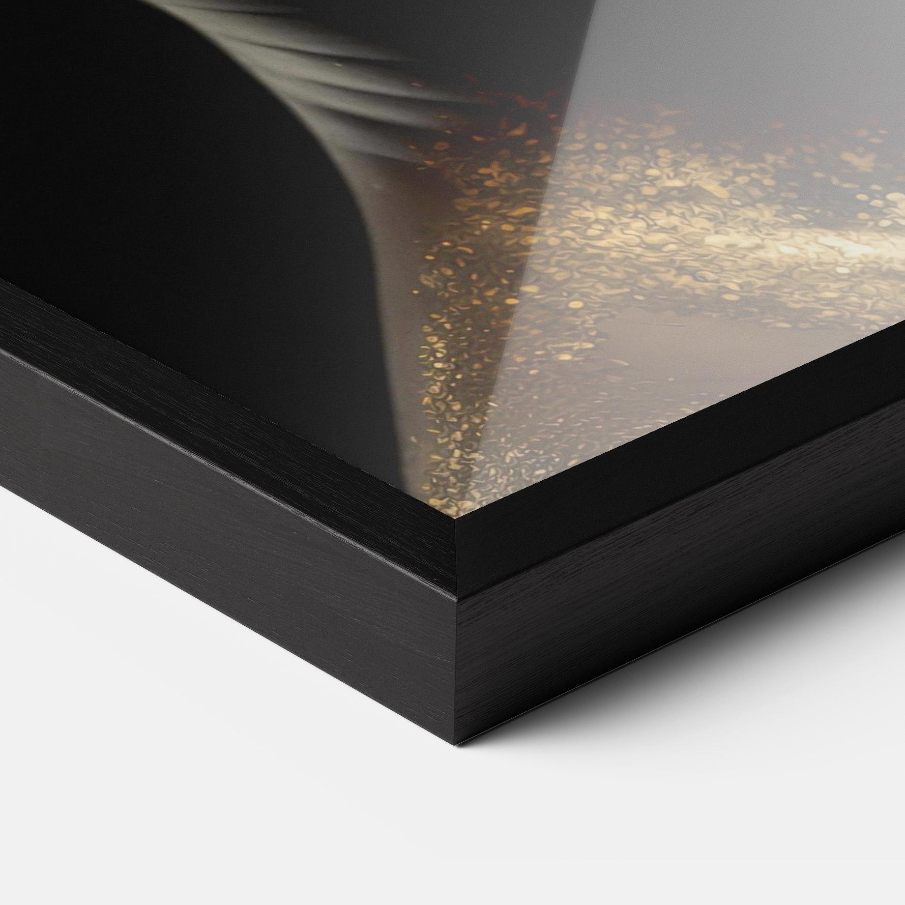 Poster Înrămat Attractive Gold Woman mockup 3