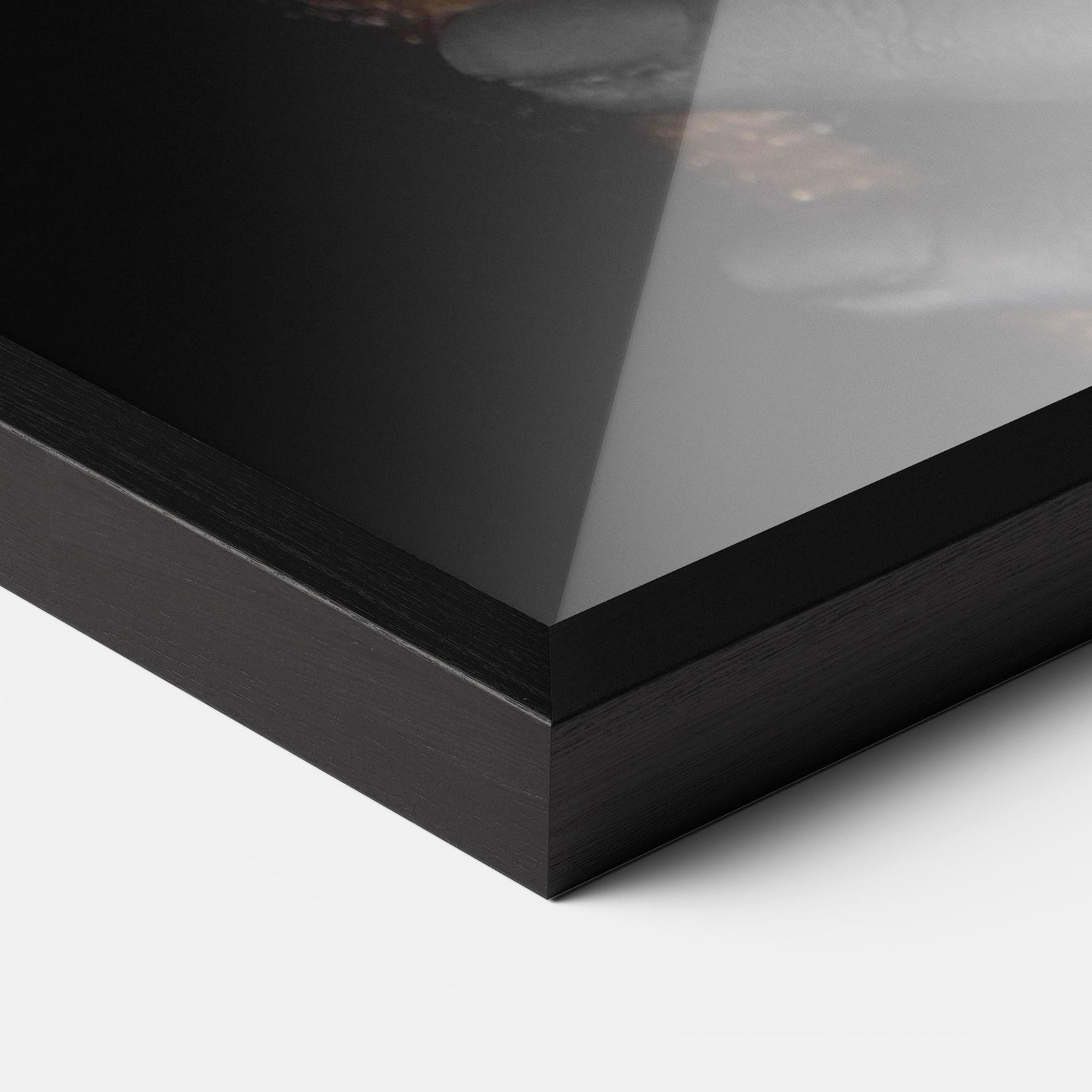 Poster Înrămat Darkskinned Gold Art mockup 3