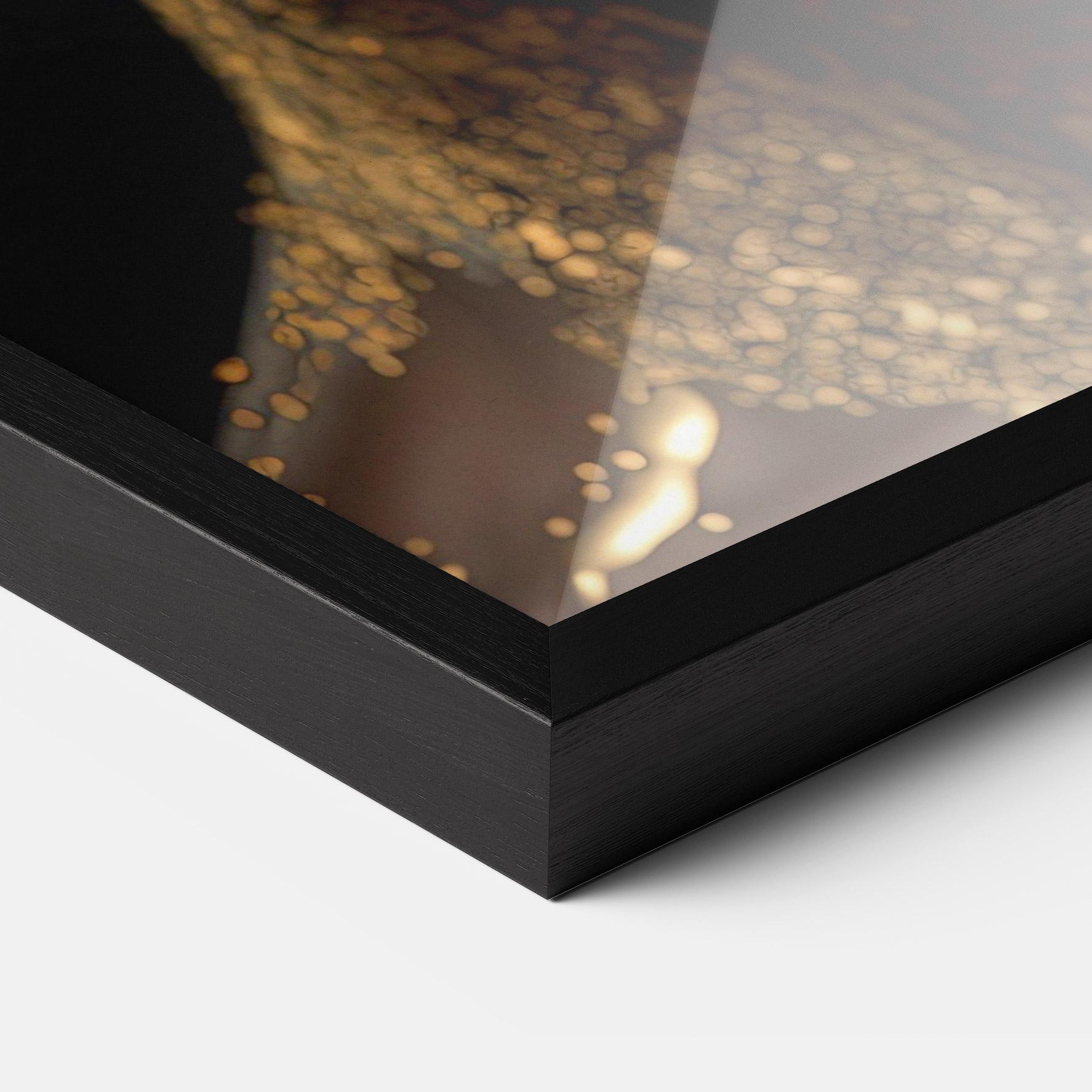 Poster Înrămat Dripping Gold Woman mockup 3