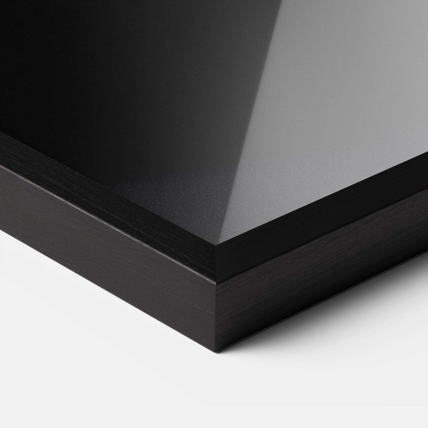 Poster Înrămat Gold Chain Girl mockup 3