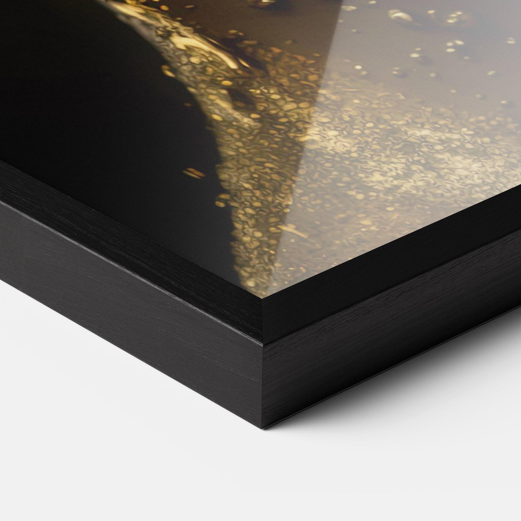 Poster Înrămat Gold Sparkling Woman mockup 3