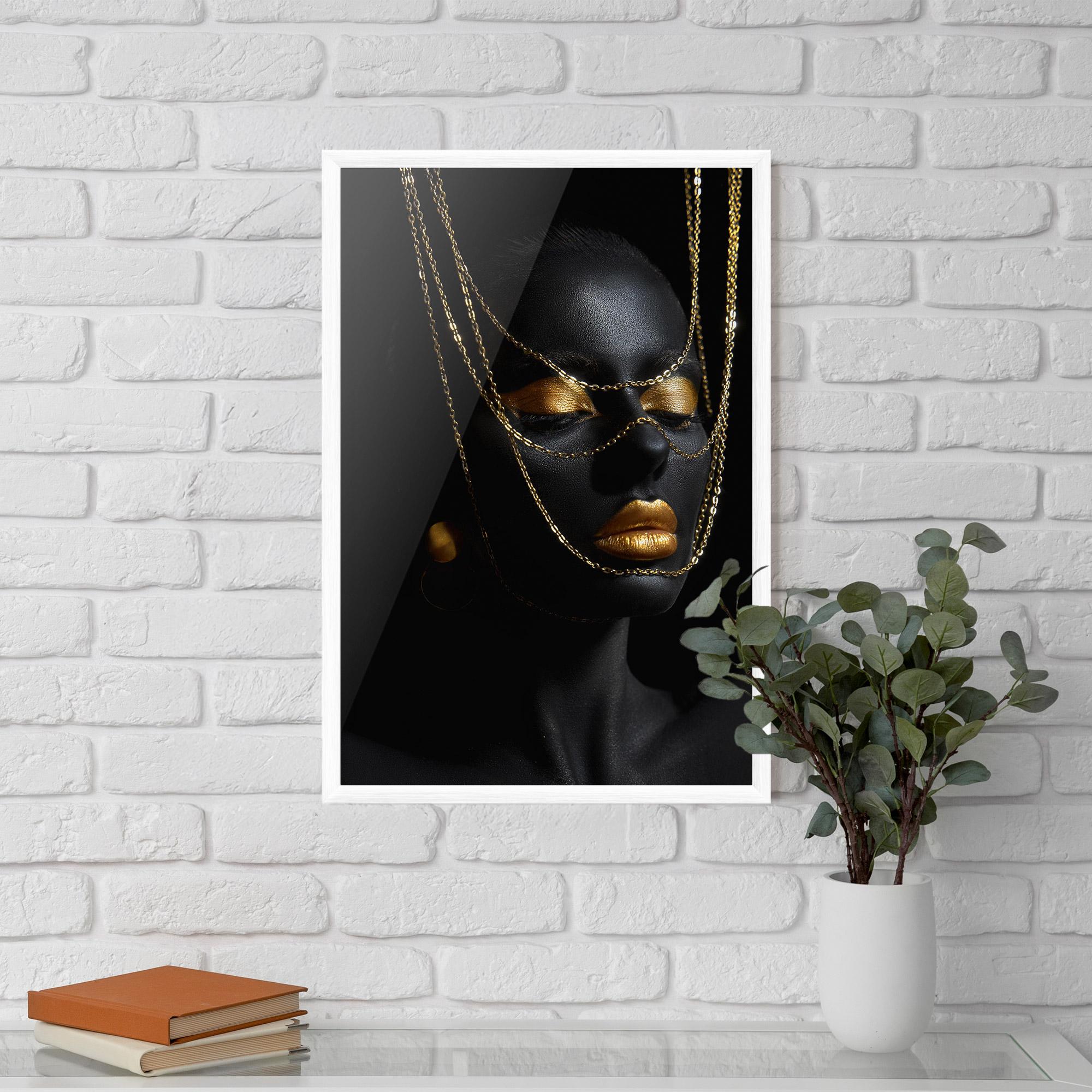 Poster Înrămat Gold Chain Girl mockup 5