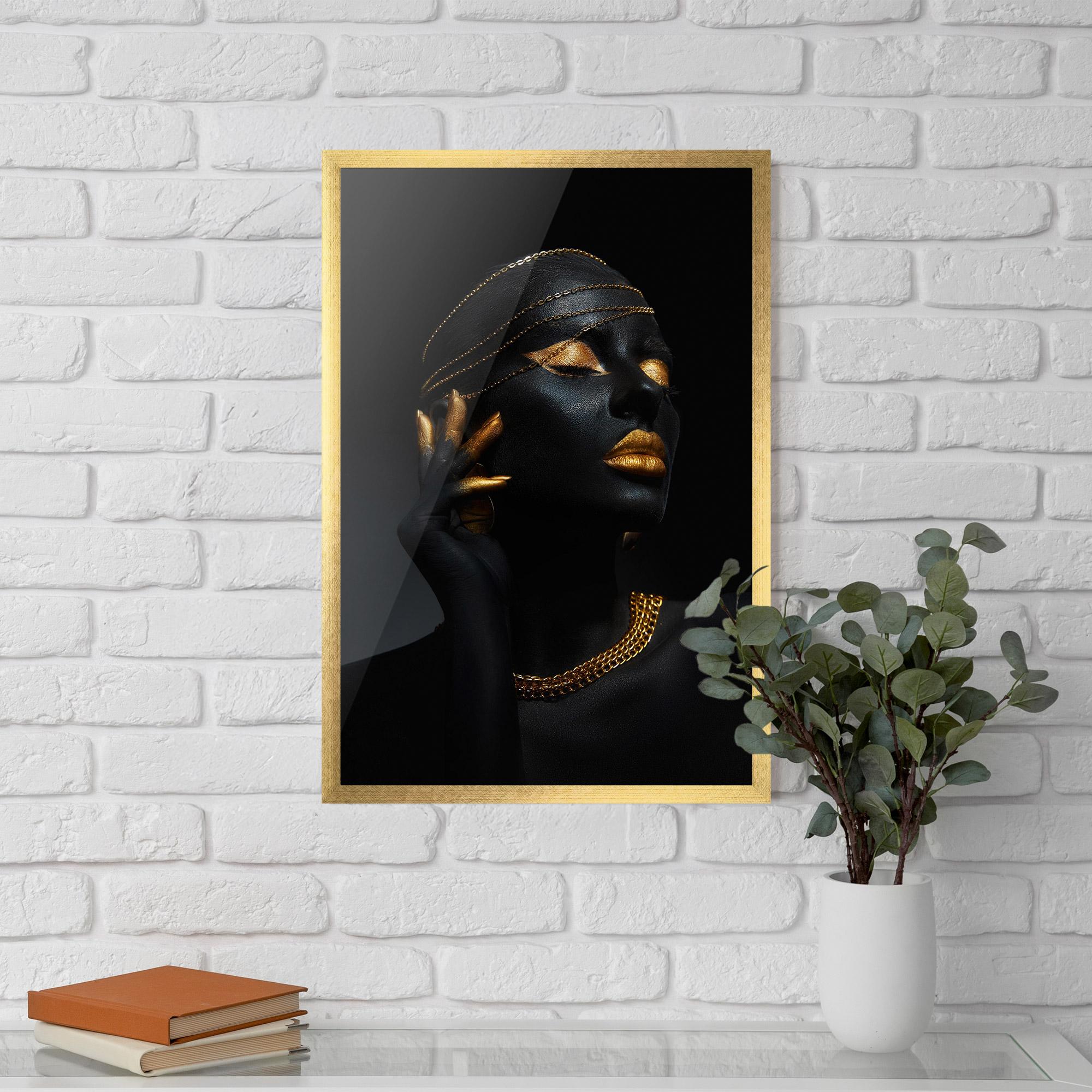 Poster Înrămat Gold Makeup Eyelids mockup 5