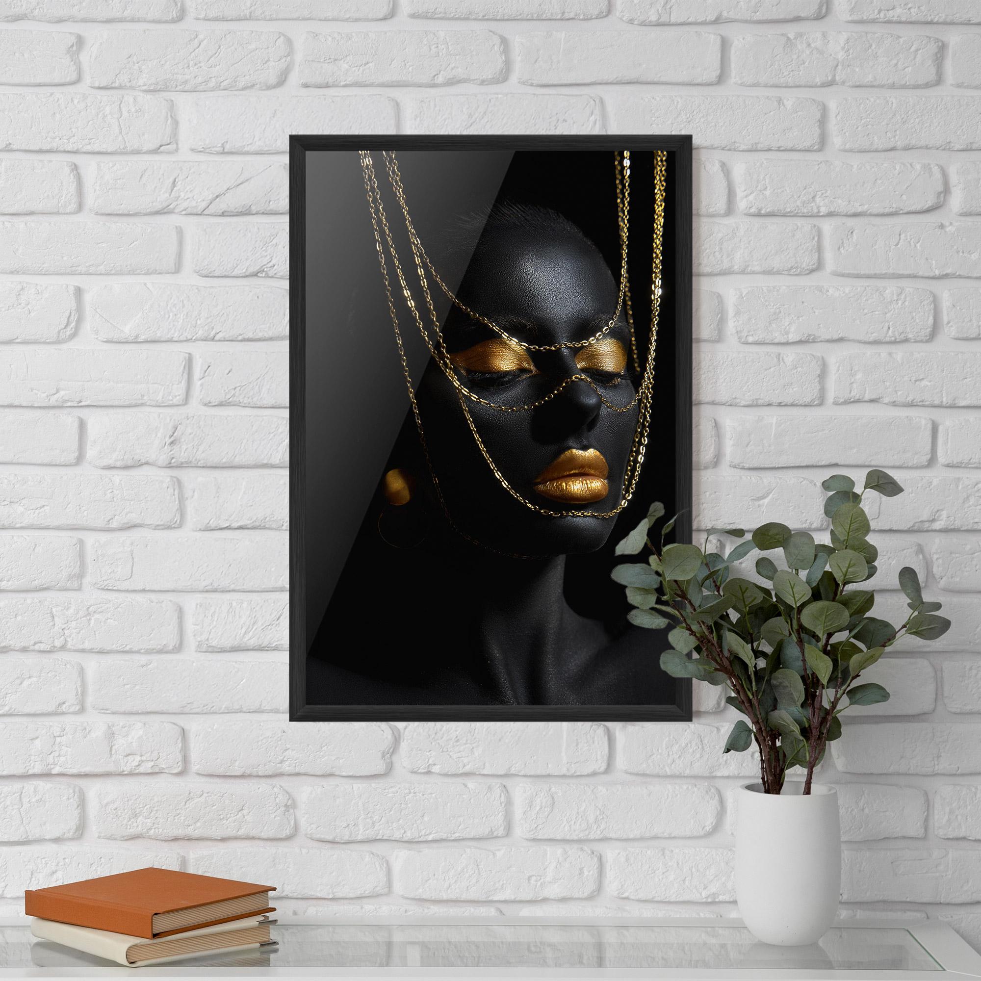 Poster Înrămat Gold Chain Girl mockup 5